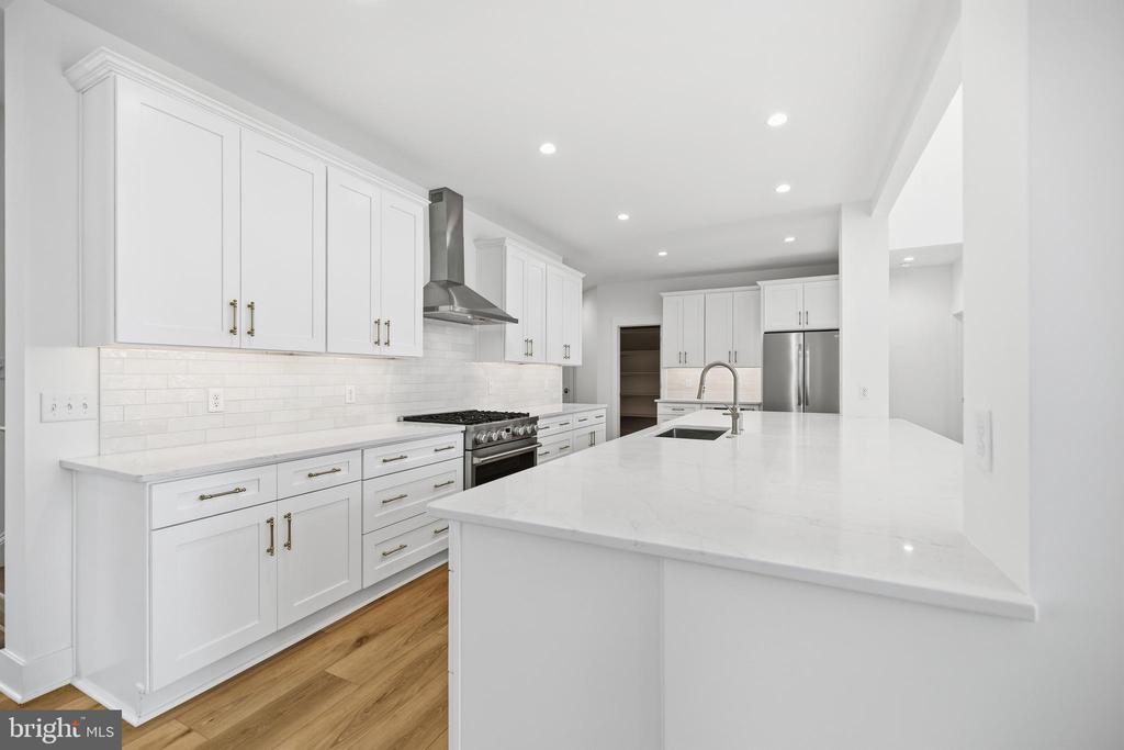 6514 WINSTON LANE