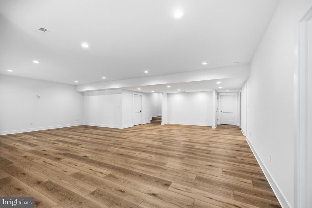 6514 WINSTON LANE