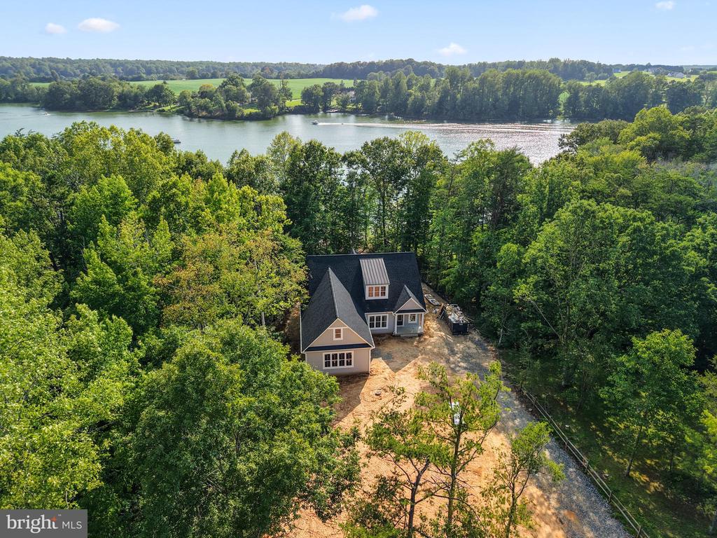 6514 WINSTON LANE