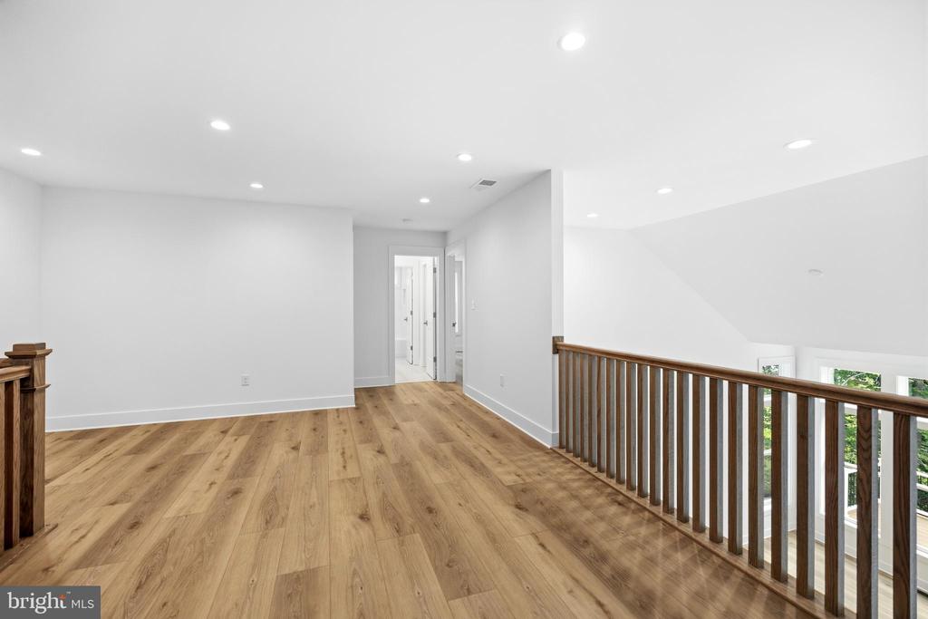 6514 WINSTON LANE
