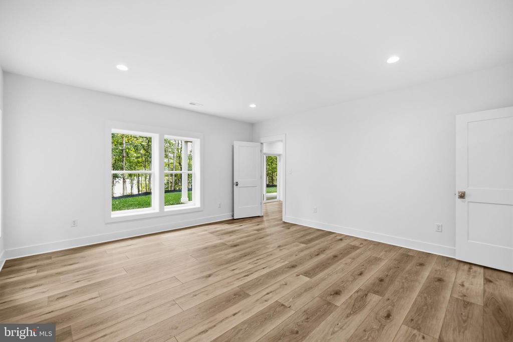 6514 WINSTON LANE