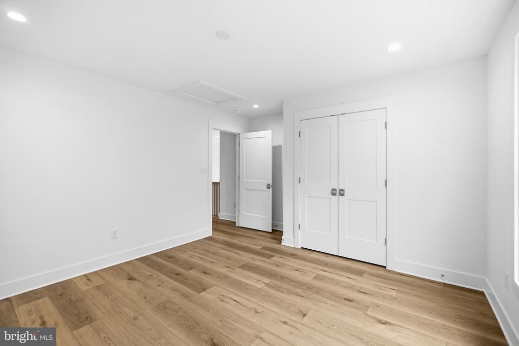 6514 WINSTON LANE