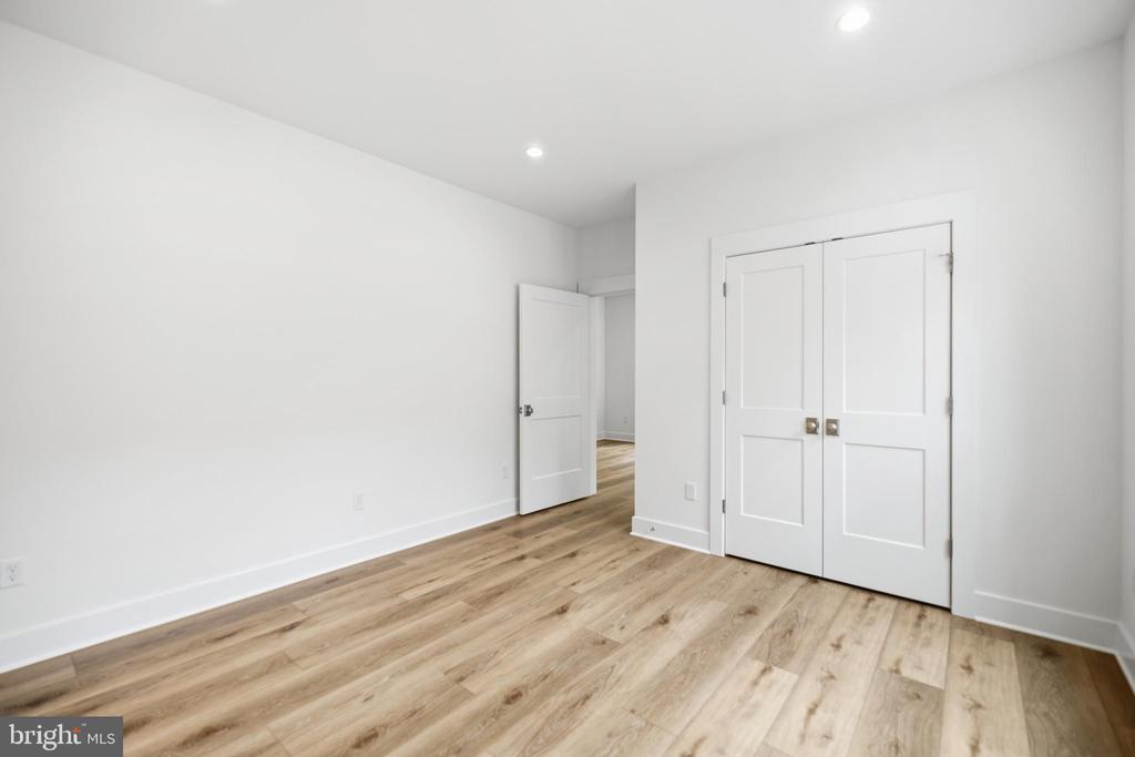 6514 WINSTON LANE