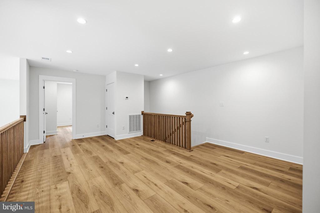 6514 WINSTON LANE