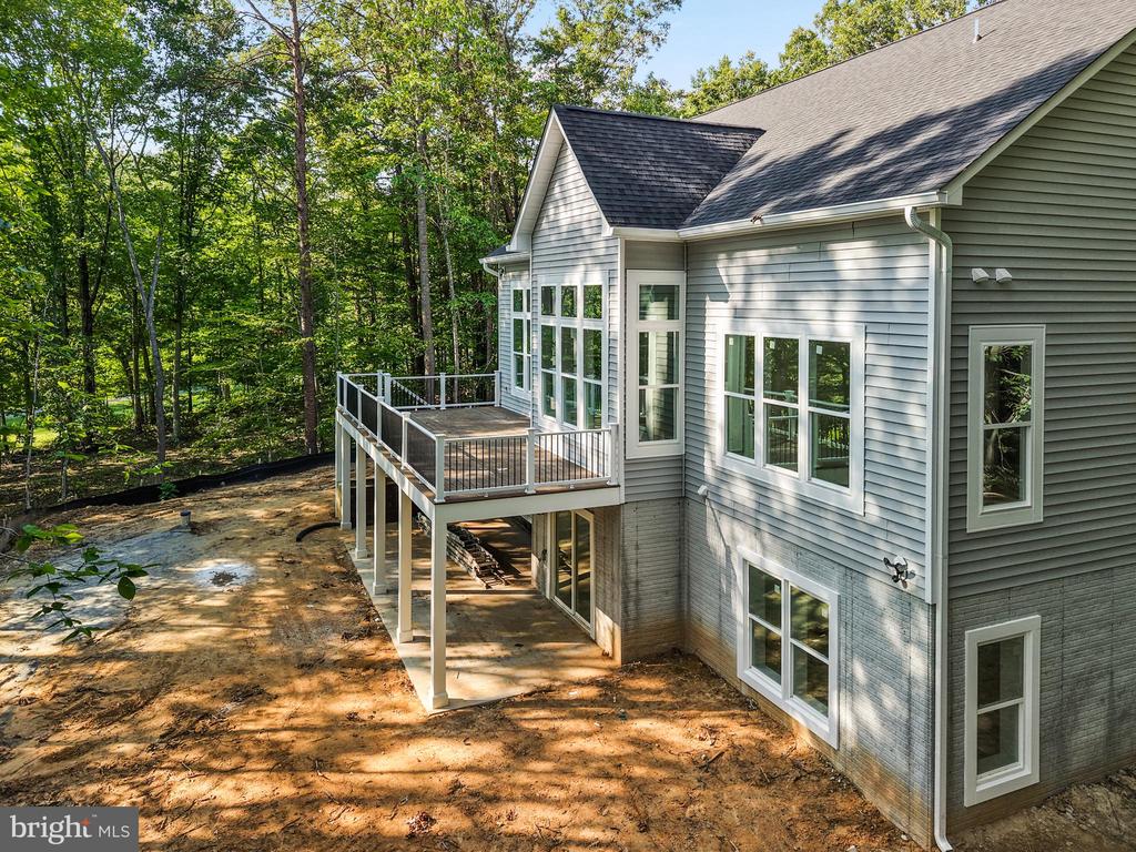 6514 WINSTON LANE