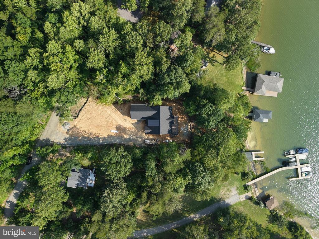 6514 WINSTON LANE