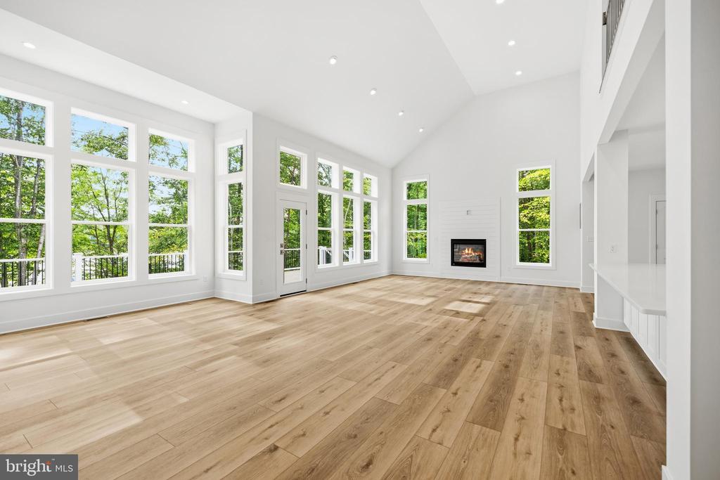 6514 WINSTON LANE