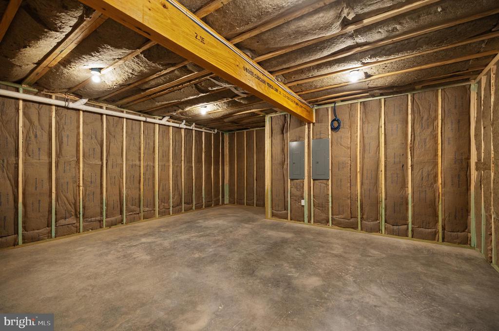 6514 WINSTON LANE