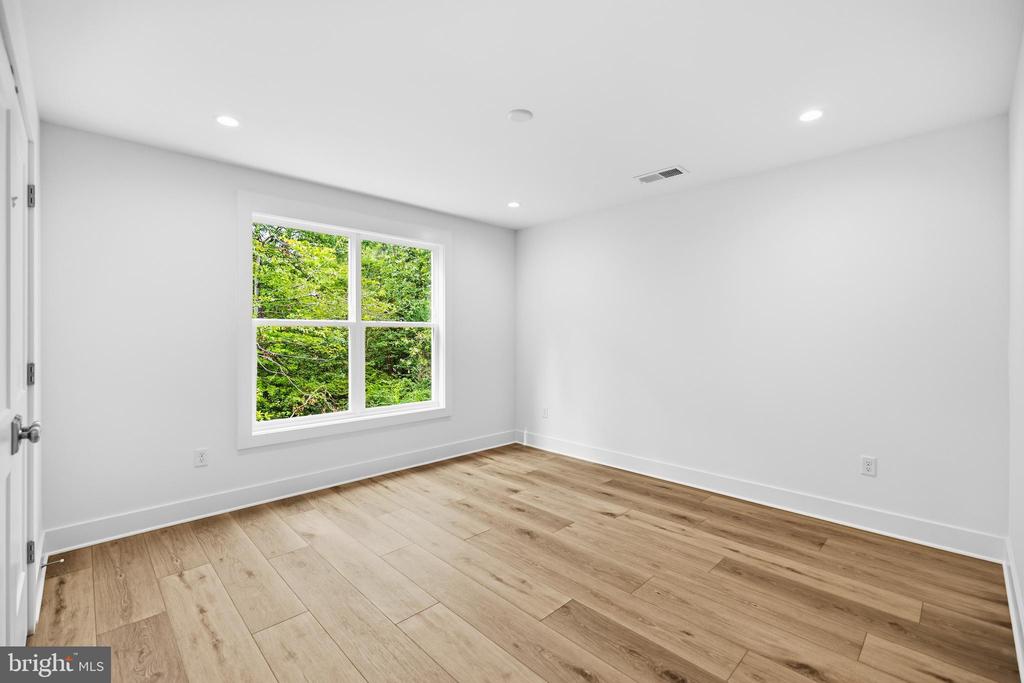 6514 WINSTON LANE