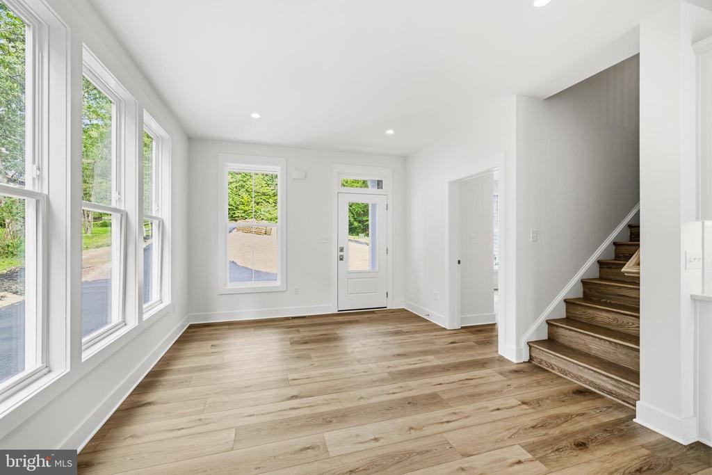 6514 WINSTON LANE