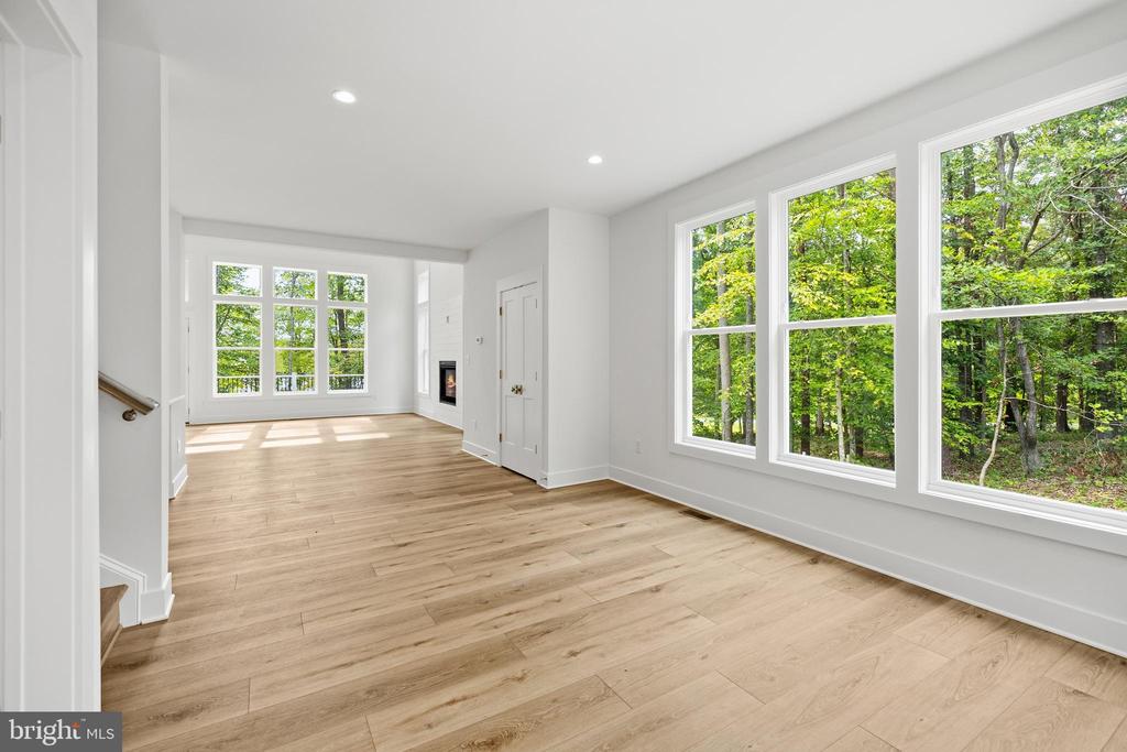 6514 WINSTON LANE