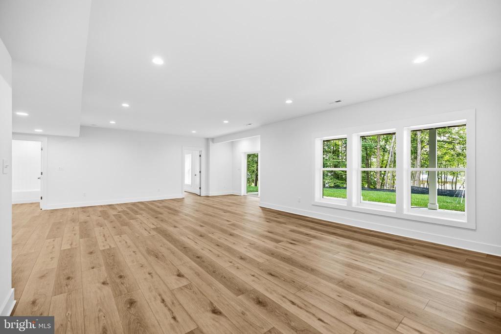 6514 WINSTON LANE