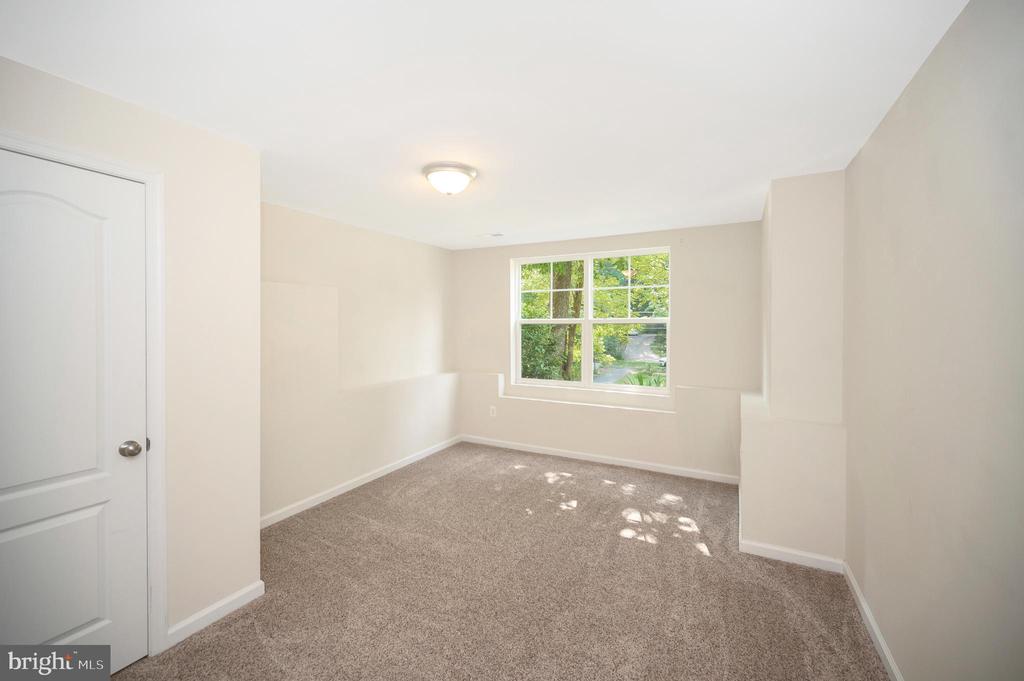 1004 AQUIA DRIVE