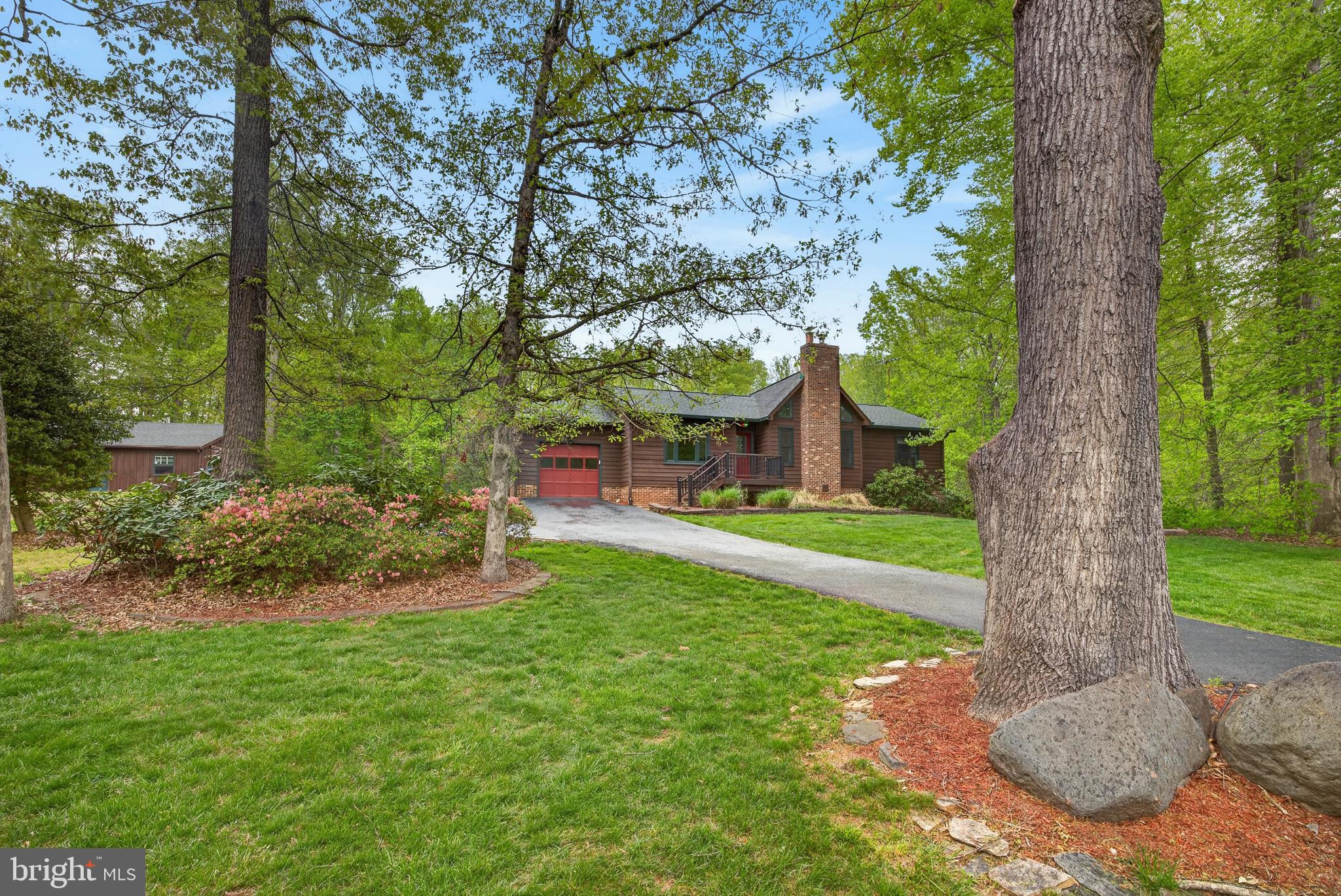 2 HOLLY COURT