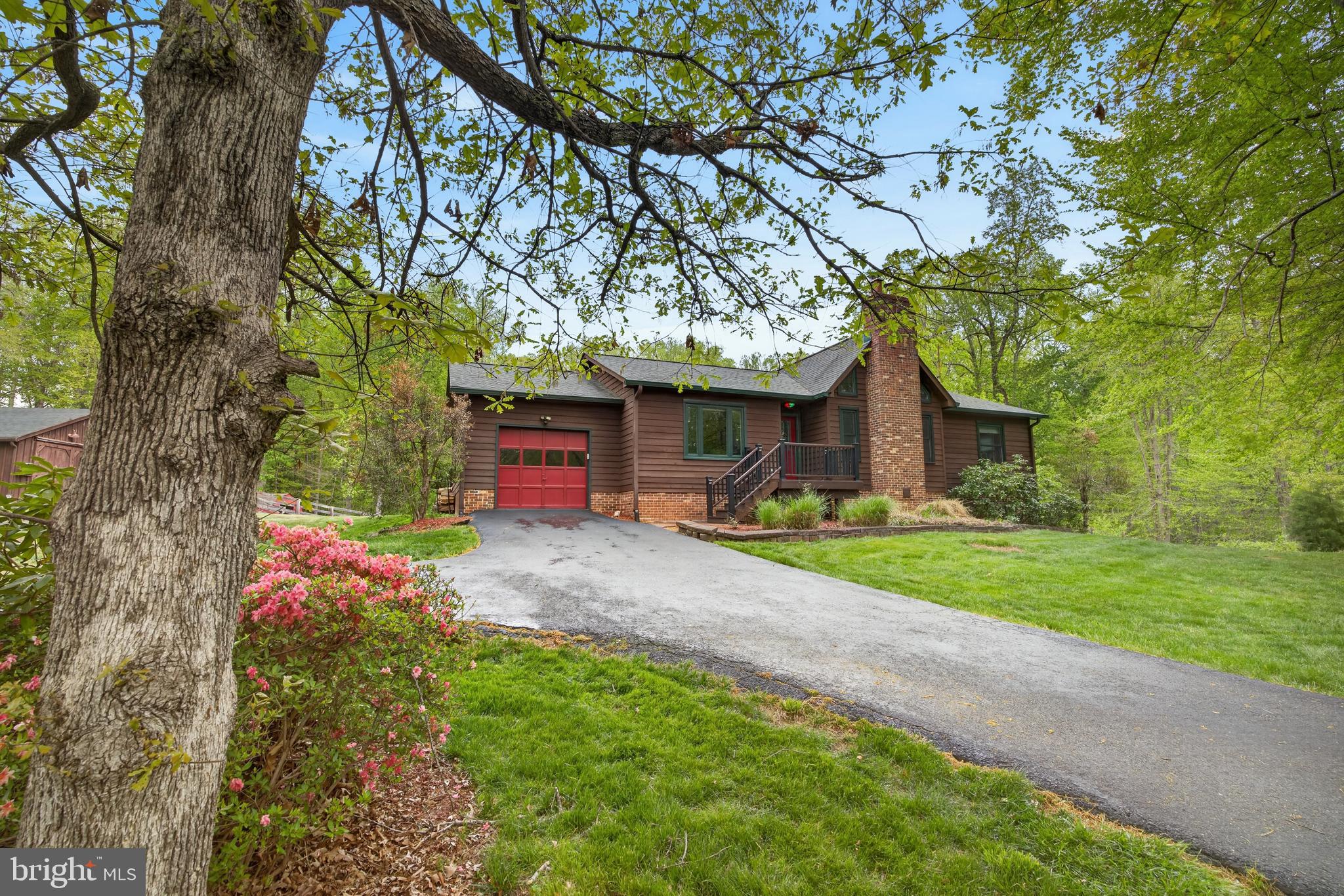 2 HOLLY COURT