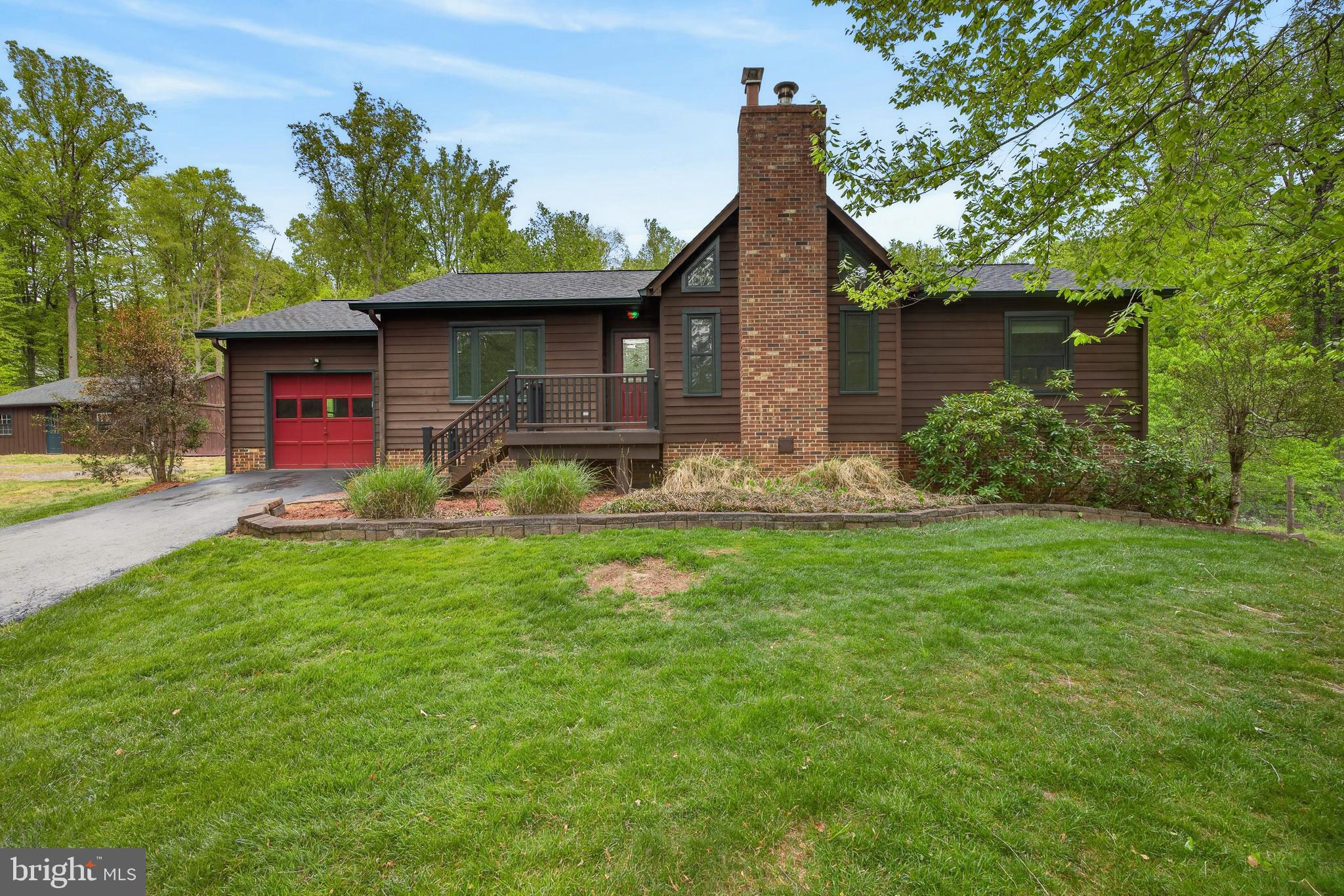 2 HOLLY COURT