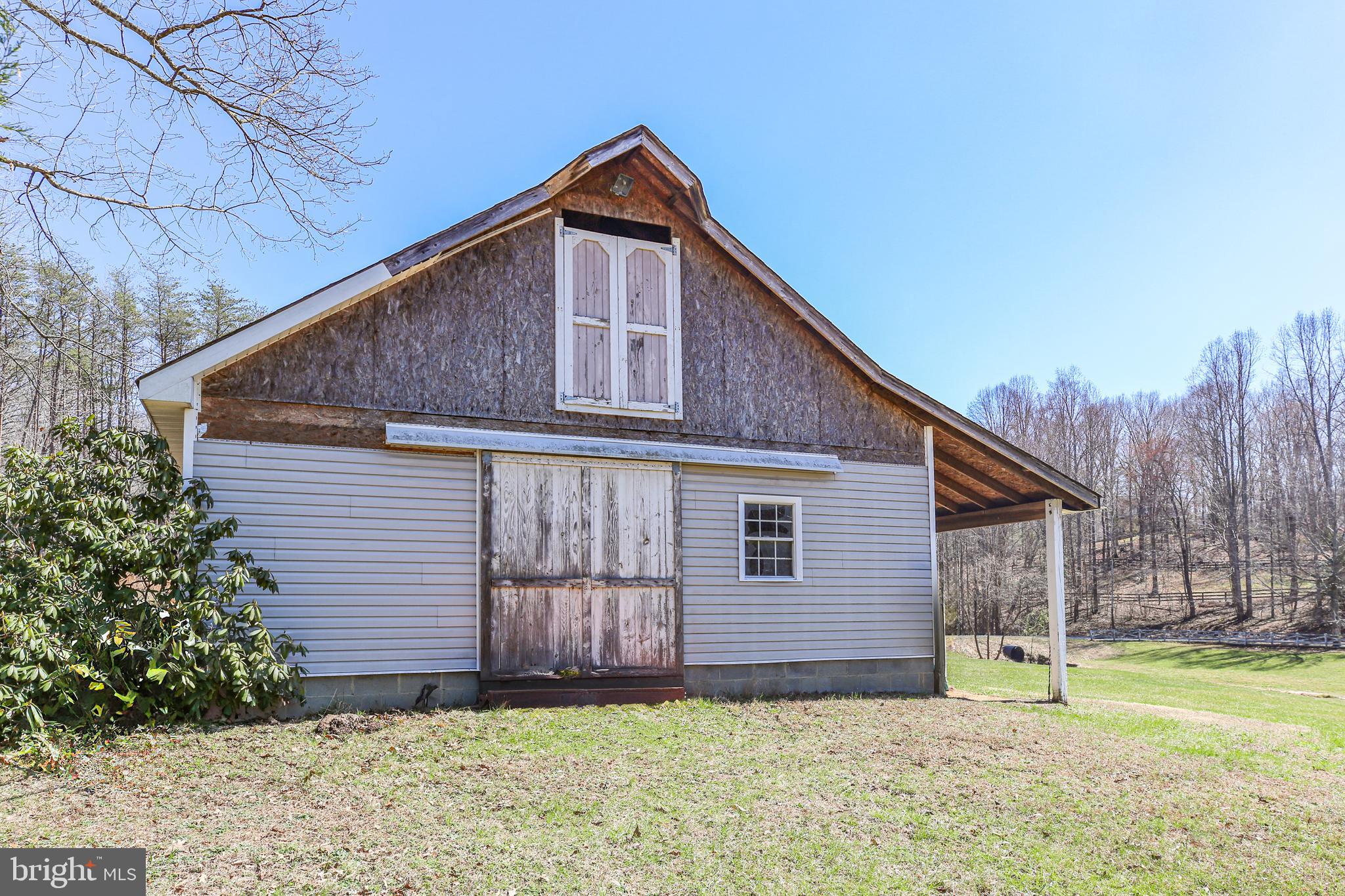 195 KING HENRY CT.