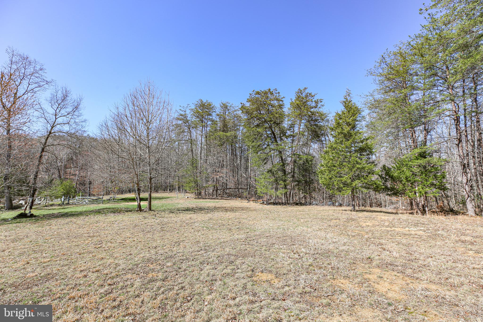 195 KING HENRY CT.