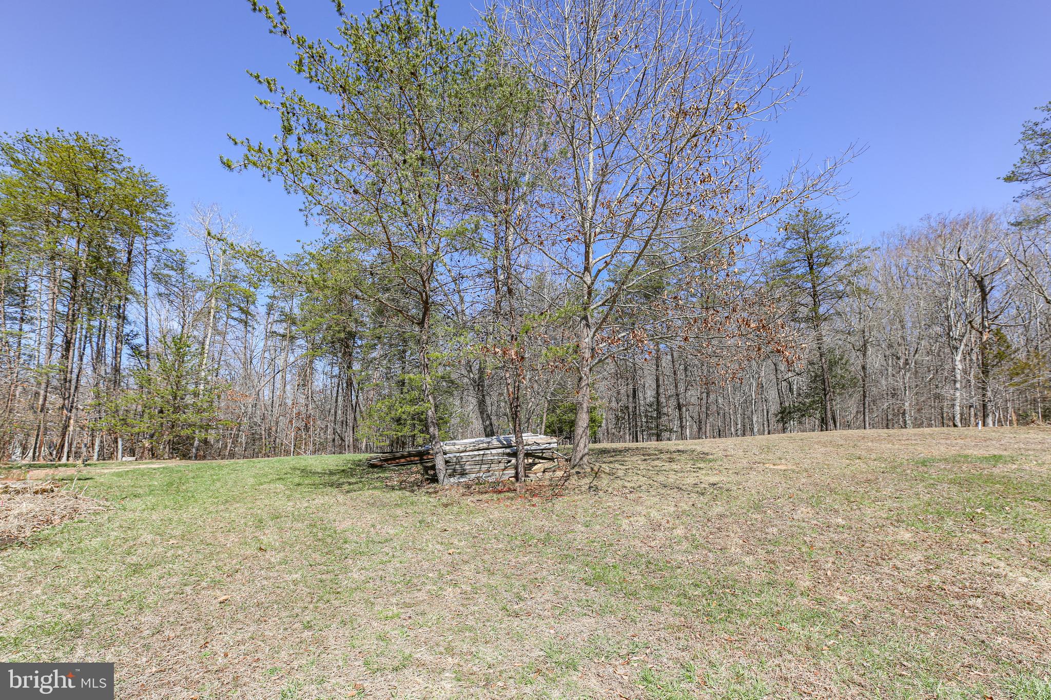 195 KING HENRY CT.