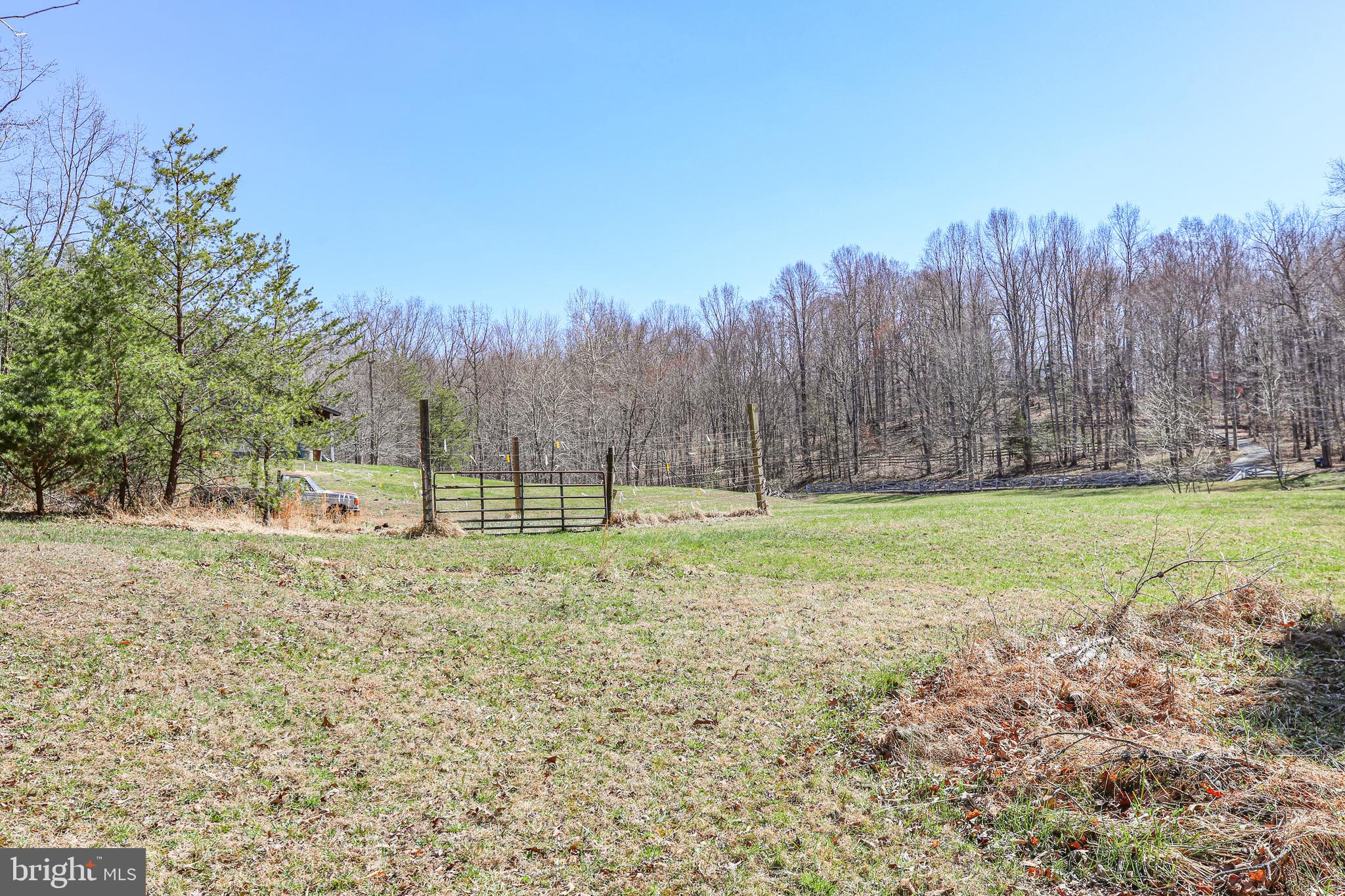 195 KING HENRY CT.