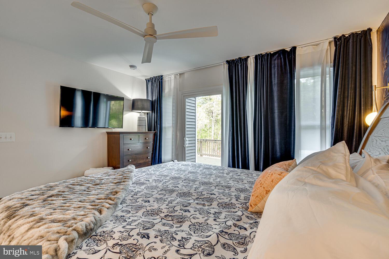 1850 GOONEY MANOR LOOP