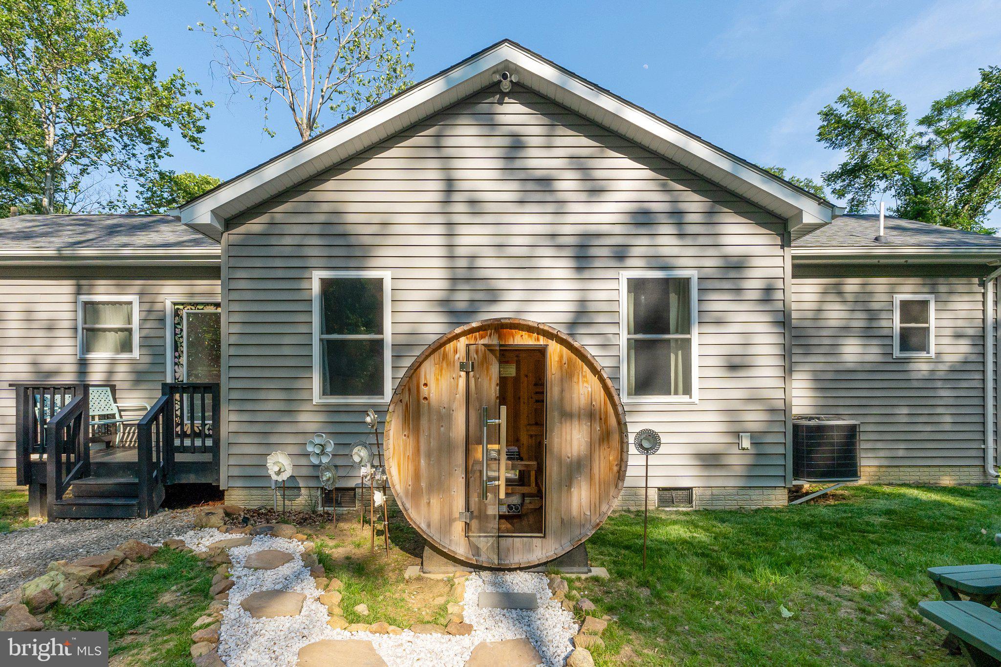 1820 GOONEY MANOR LOOP
