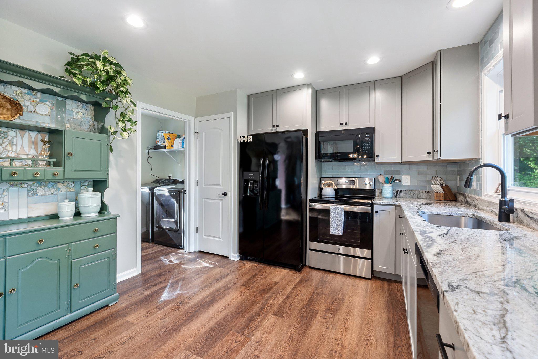 1820 GOONEY MANOR LOOP