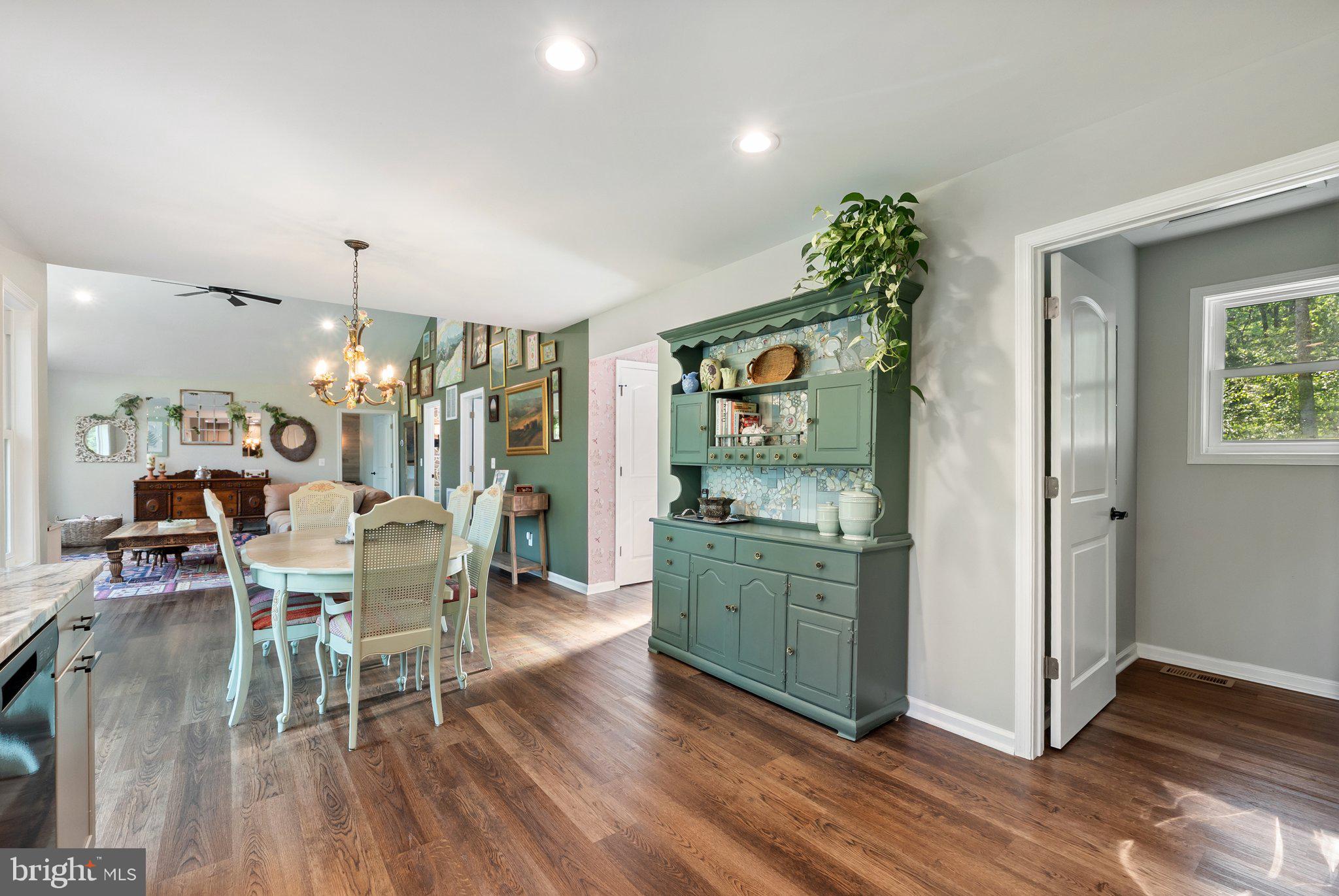 1820 GOONEY MANOR LOOP