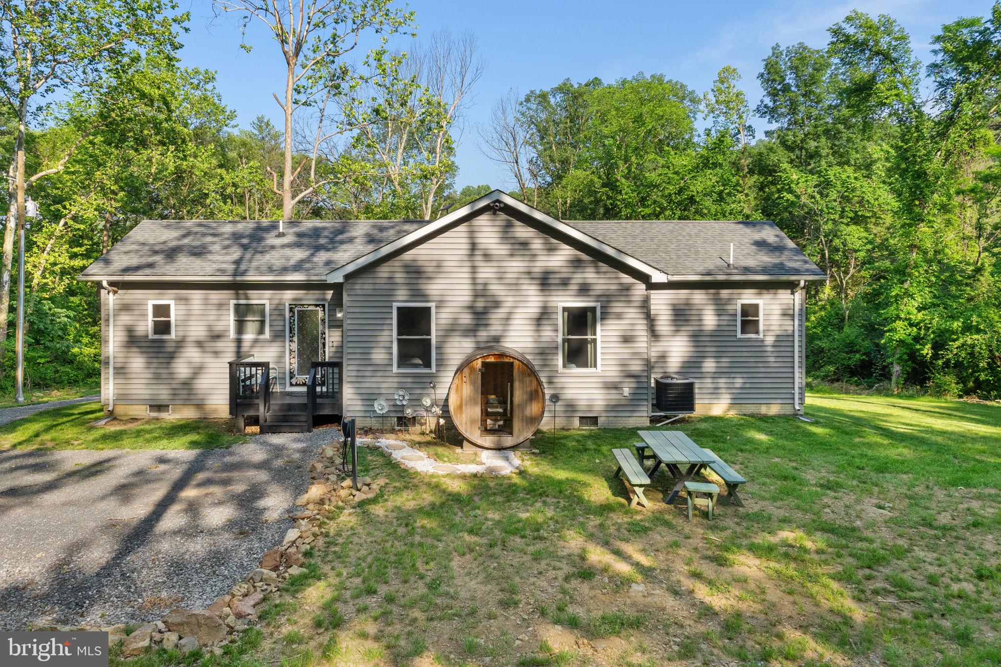 1820 GOONEY MANOR LOOP