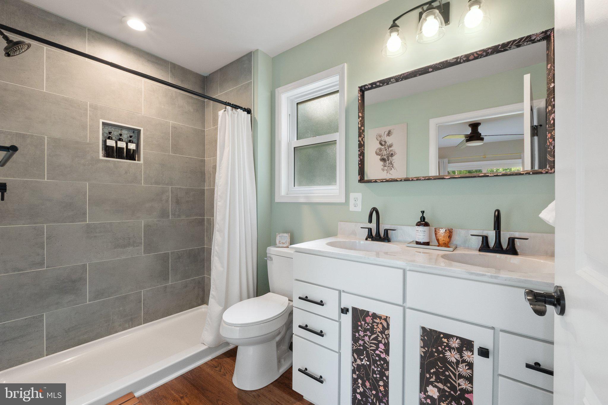 1820 GOONEY MANOR LOOP
