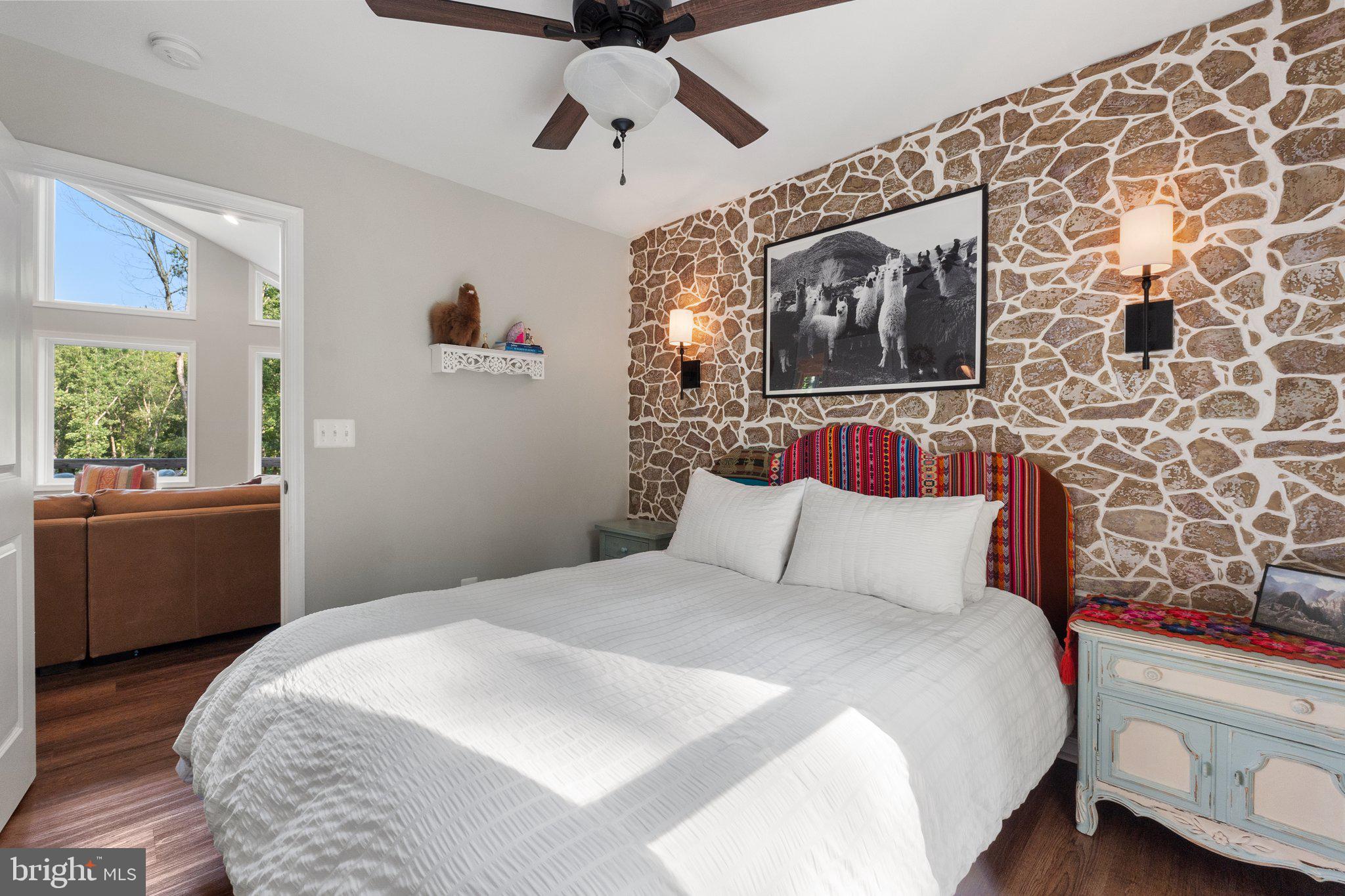 1820 GOONEY MANOR LOOP