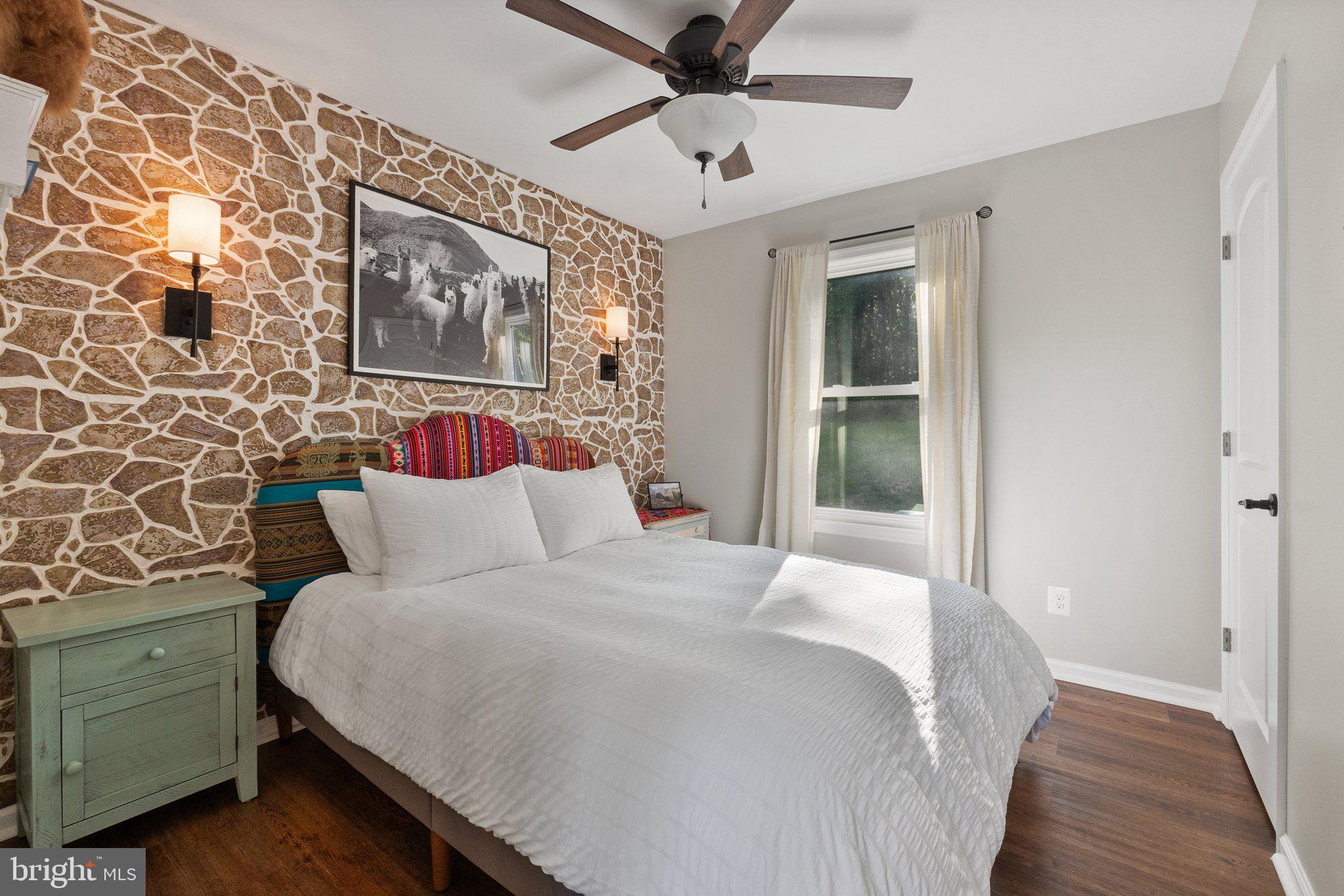 1820 GOONEY MANOR LOOP