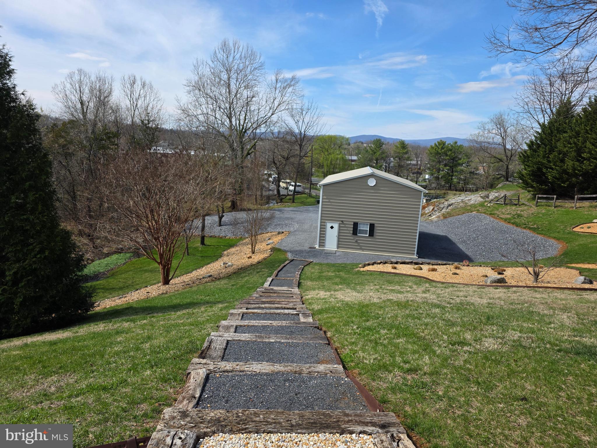 201 PEACH TREE COURT