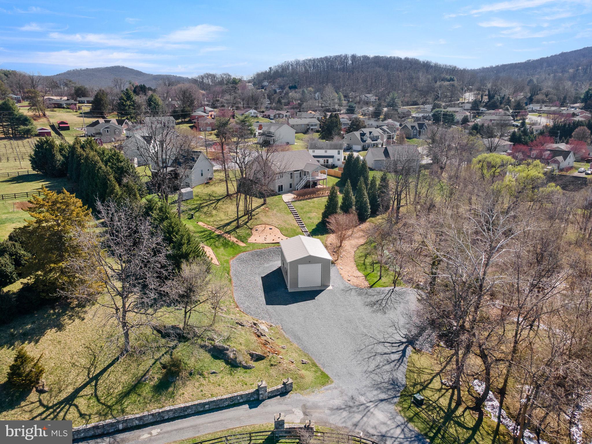 201 PEACH TREE COURT