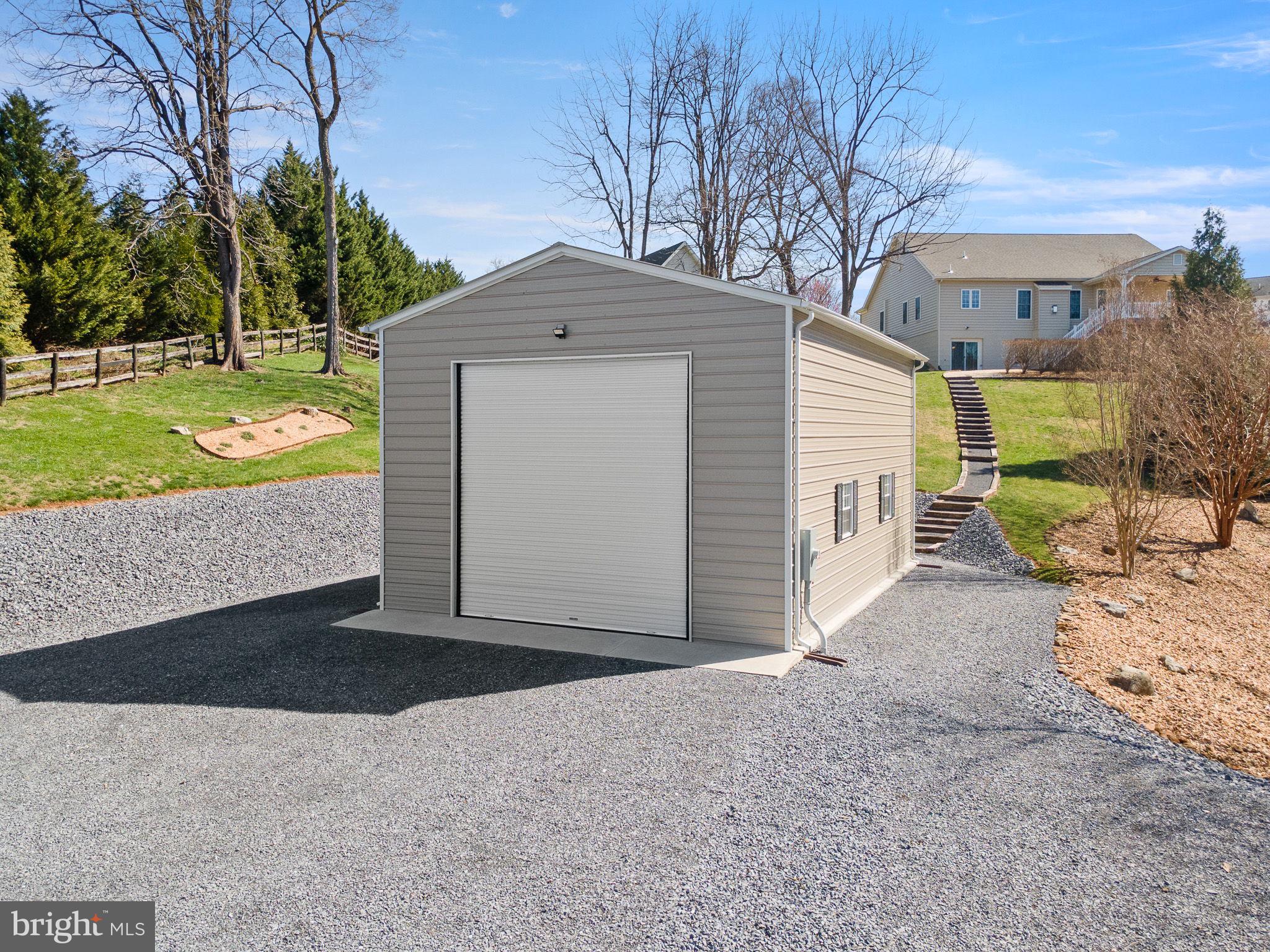 201 PEACH TREE COURT