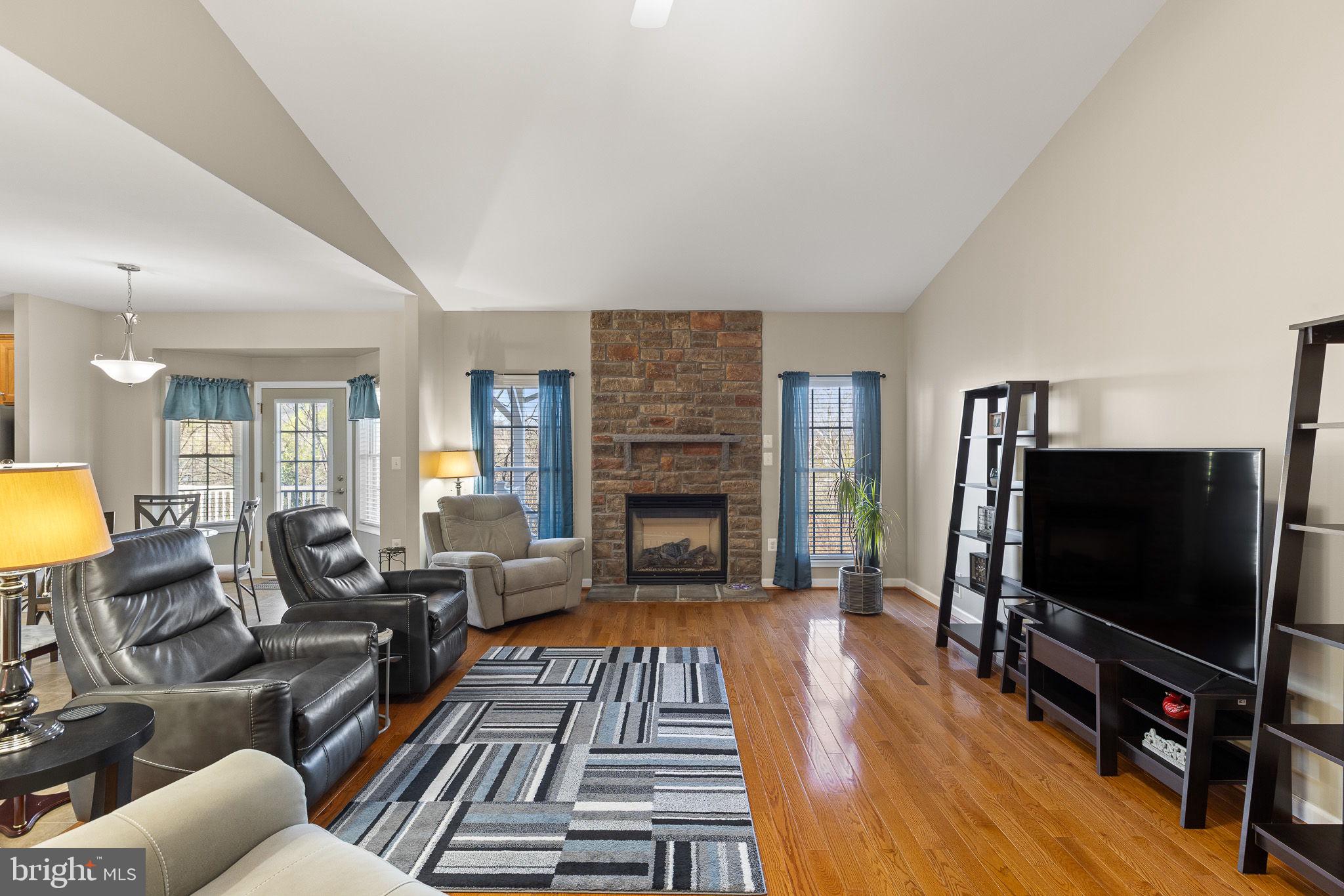 201 PEACH TREE COURT