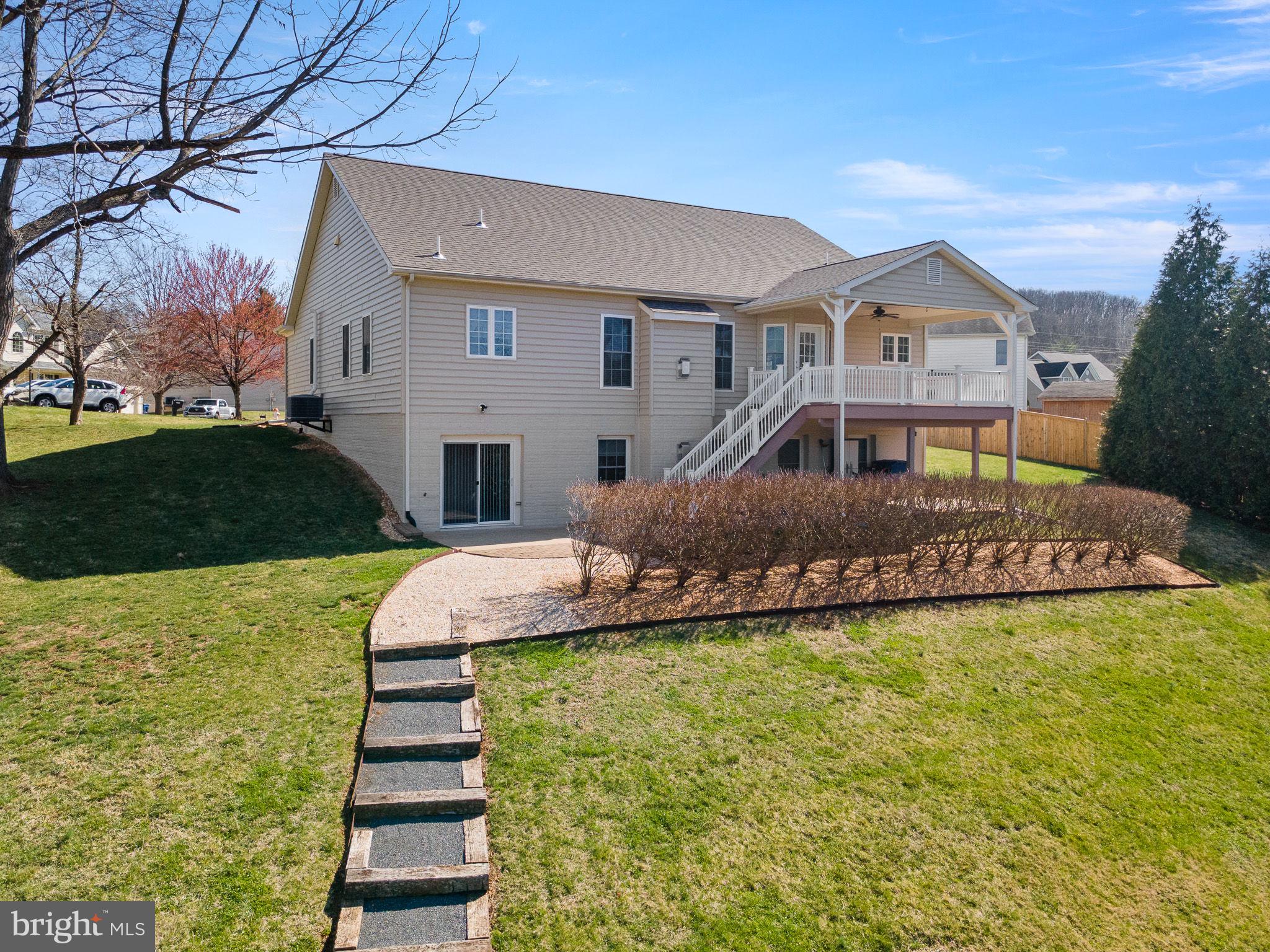 201 PEACH TREE COURT