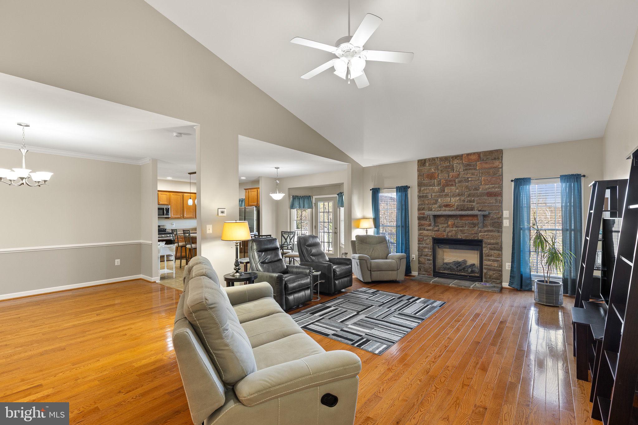 201 PEACH TREE COURT
