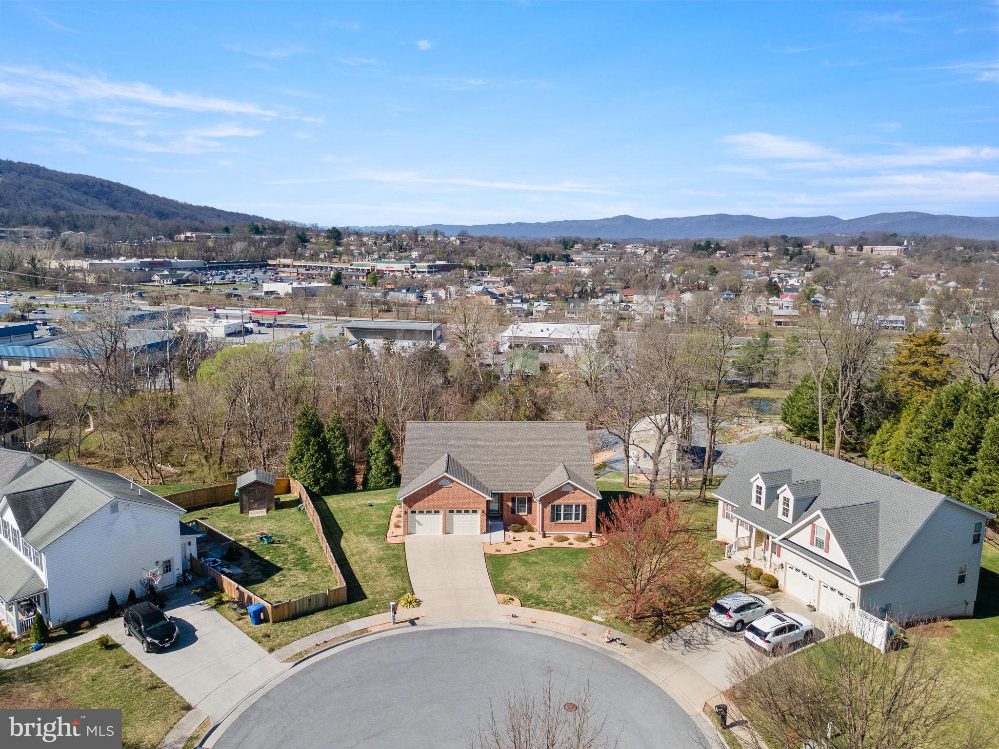 201 PEACH TREE COURT