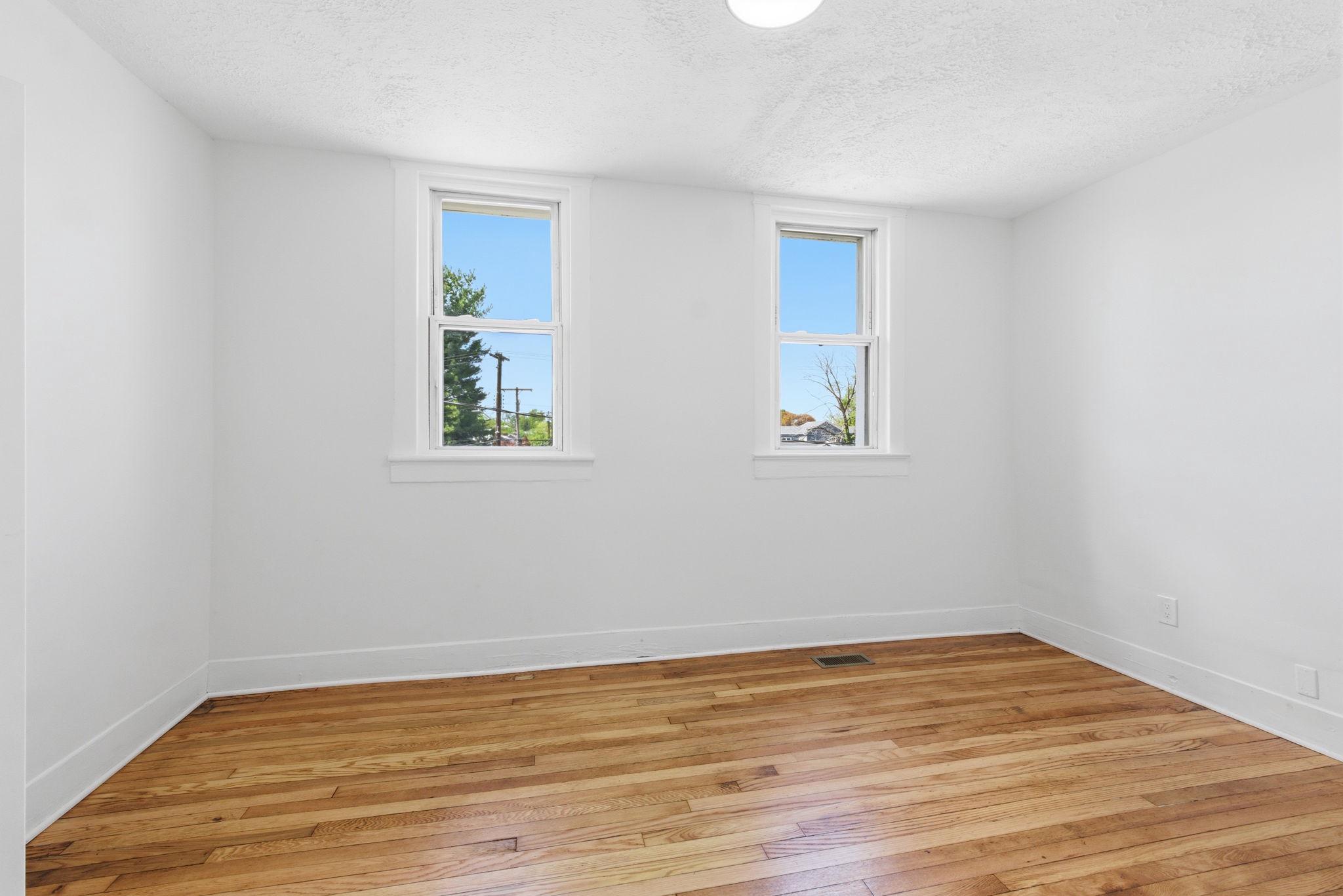 1101 N ROYAL AVENUE N