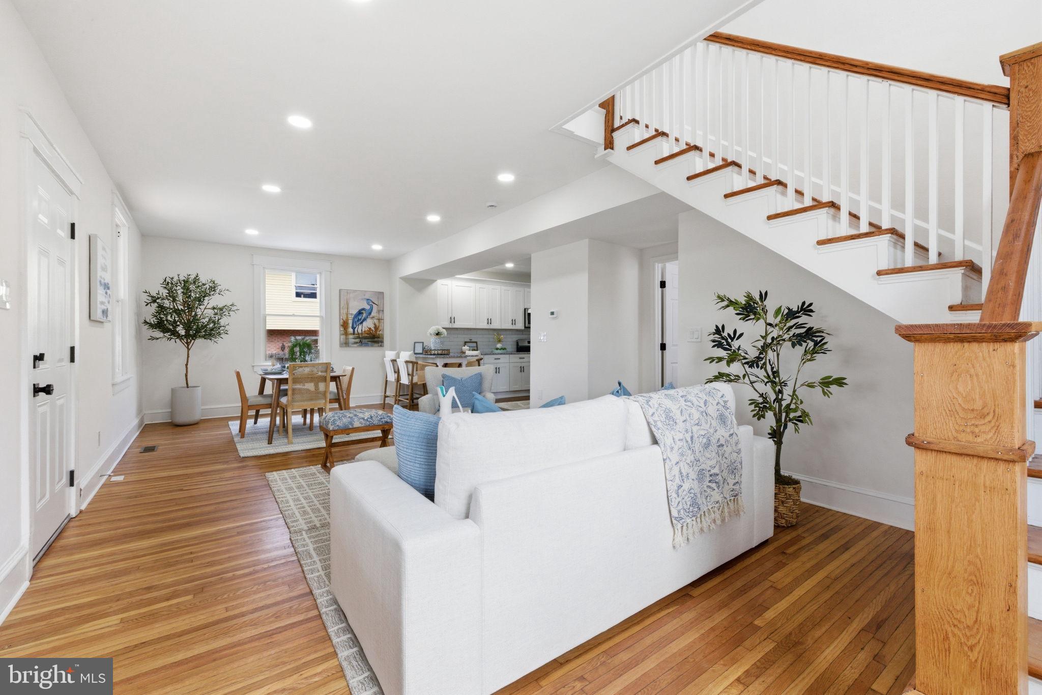 1101 N ROYAL AVENUE N