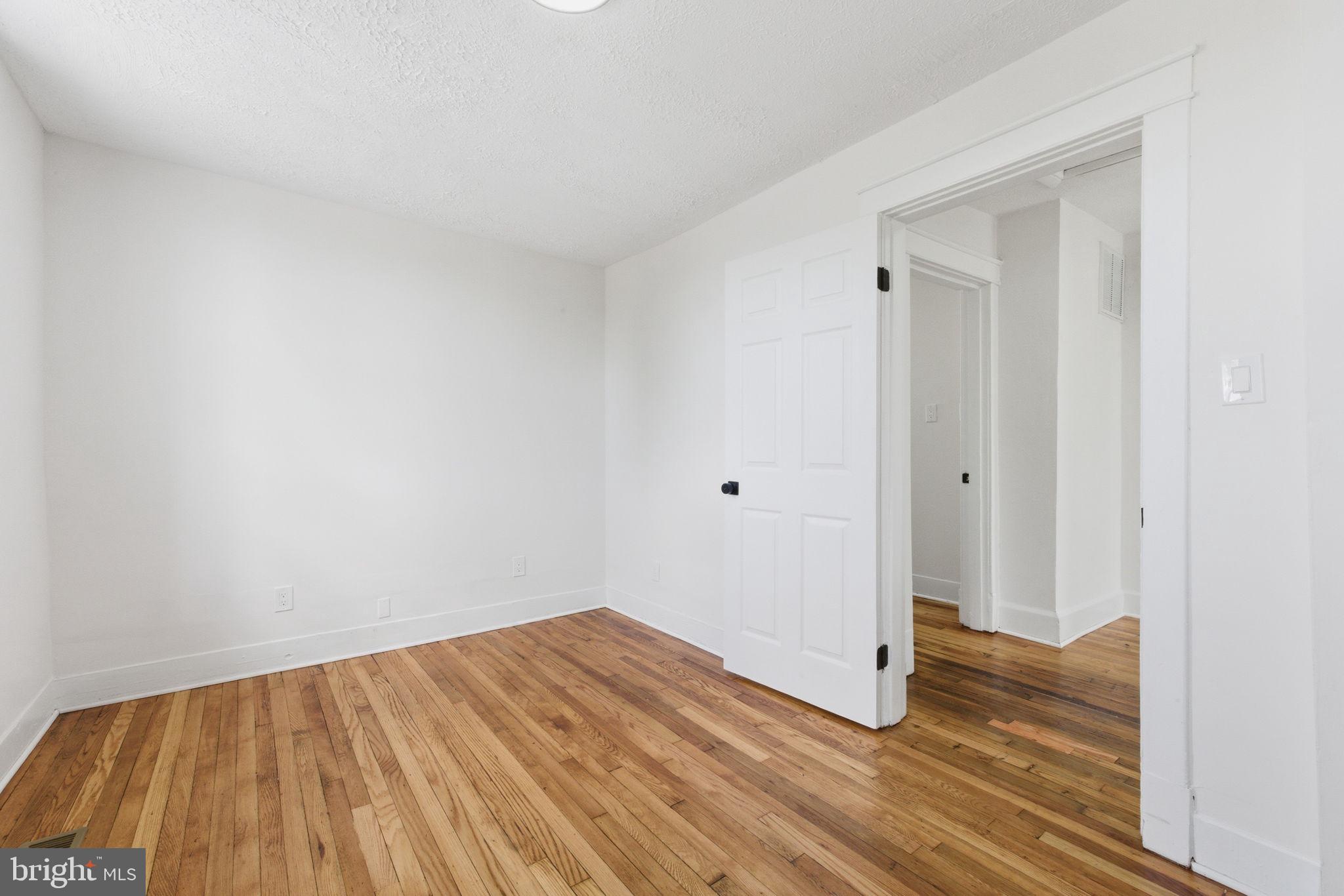 1101 N ROYAL AVENUE N