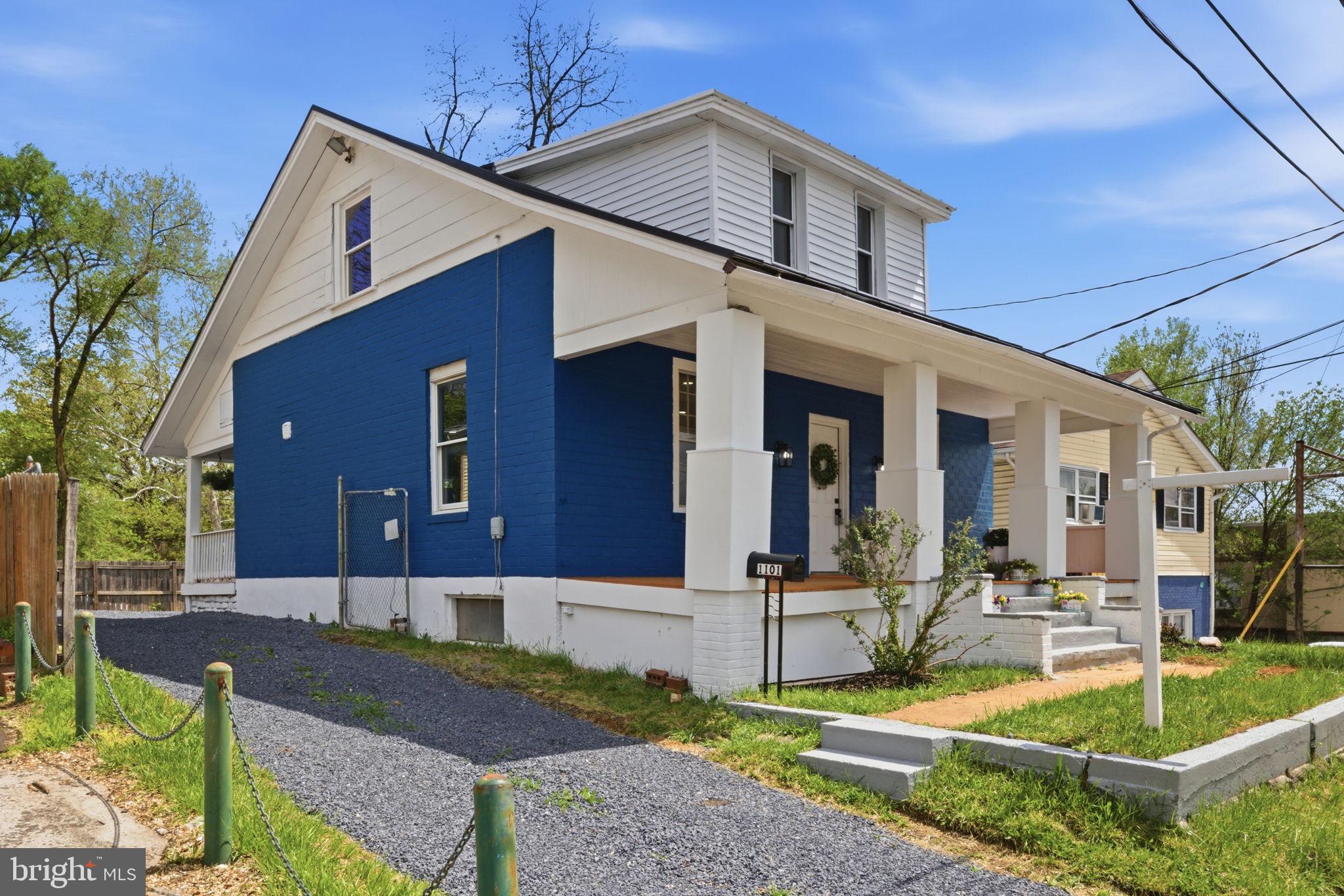 1101 N ROYAL AVENUE N