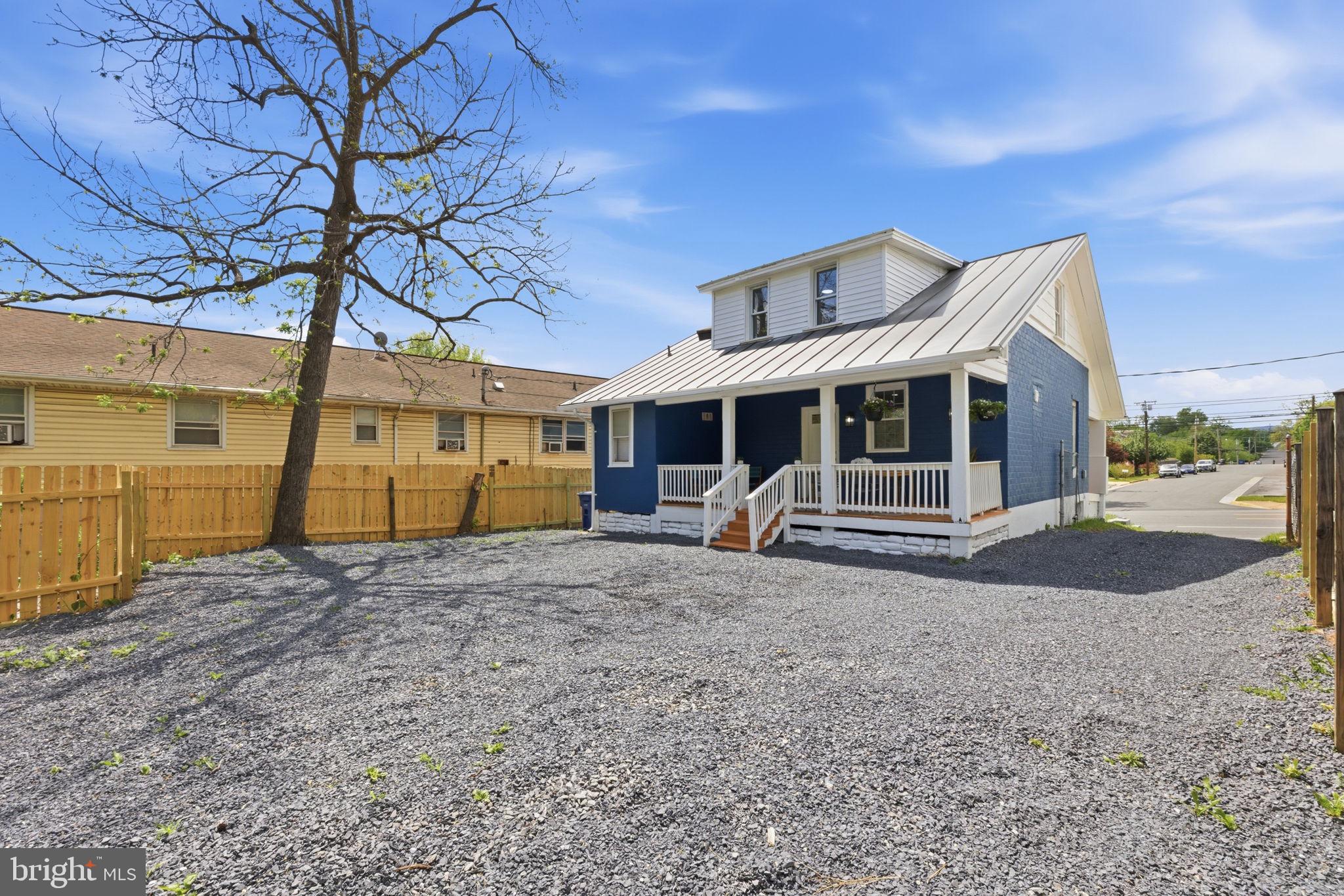 1101 N ROYAL AVENUE N