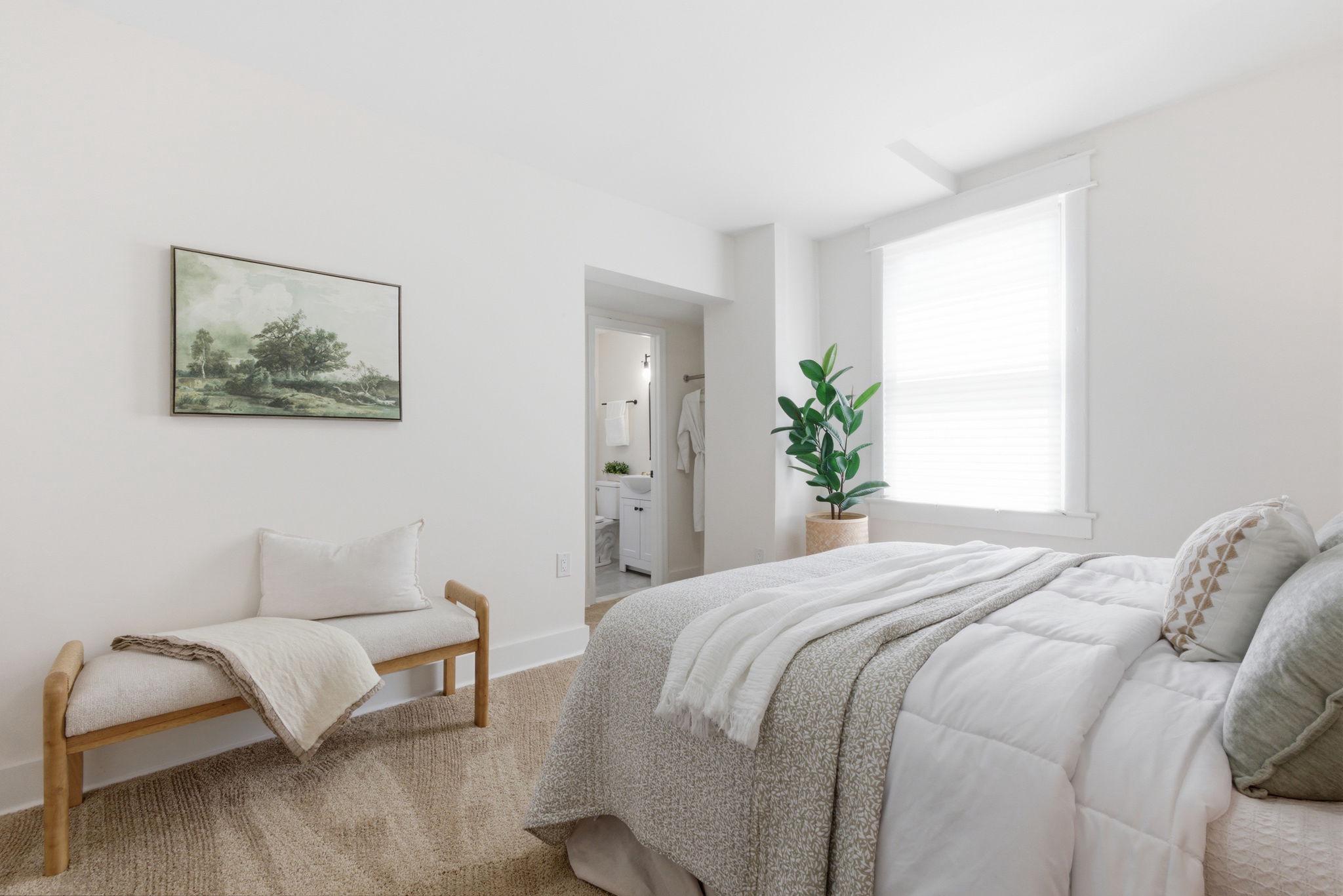 1101 N ROYAL AVENUE N