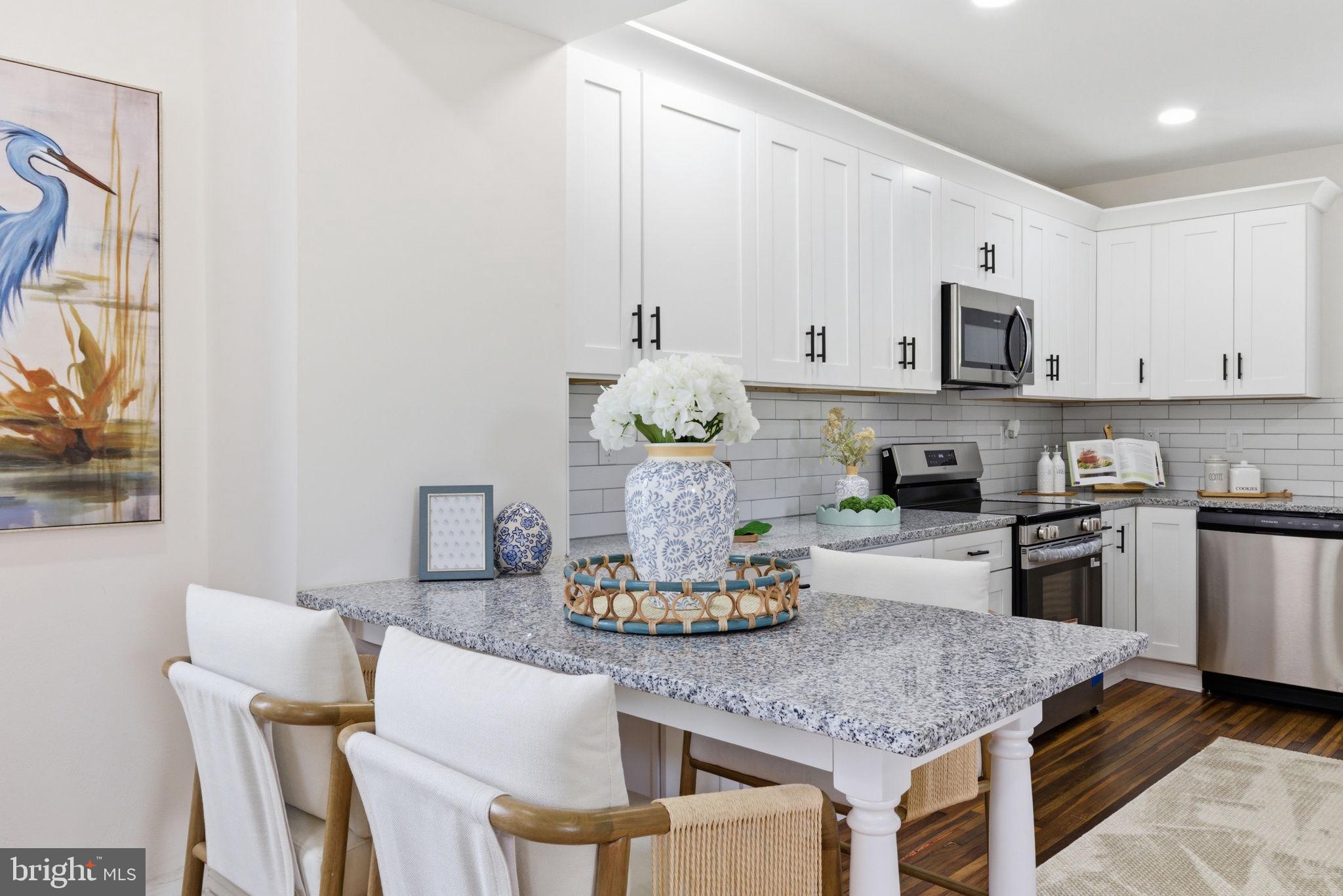 1101 N ROYAL AVENUE N