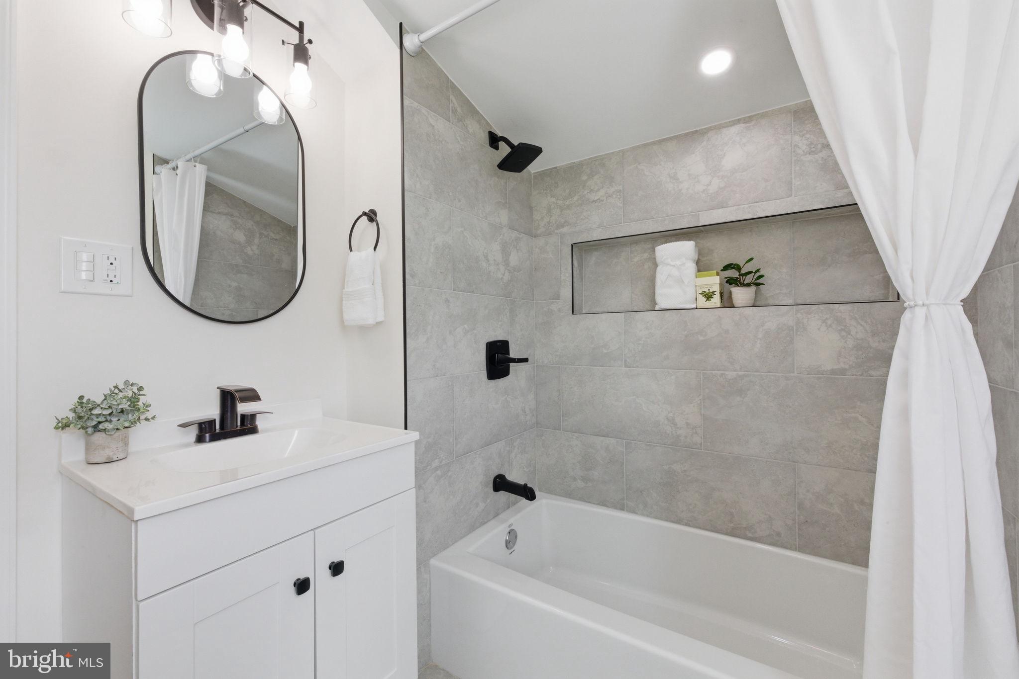 1101 N ROYAL AVENUE N