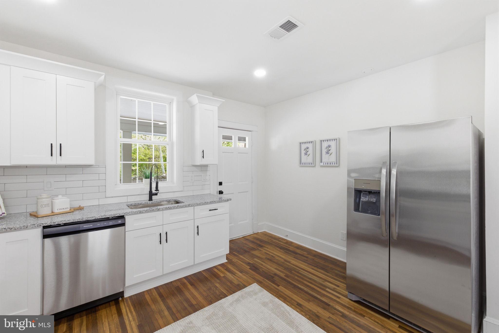 1101 N ROYAL AVENUE N