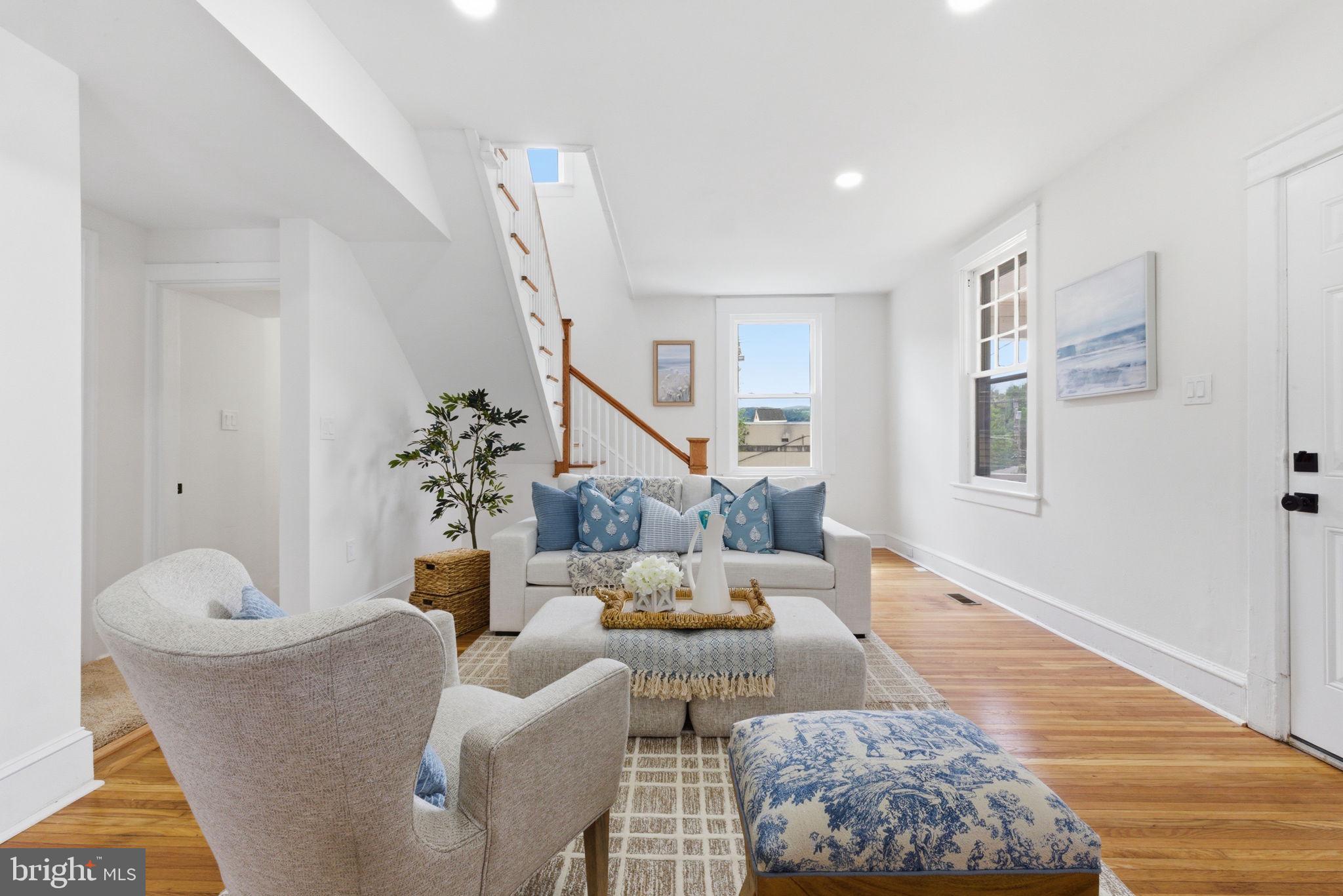 1101 N ROYAL AVENUE N