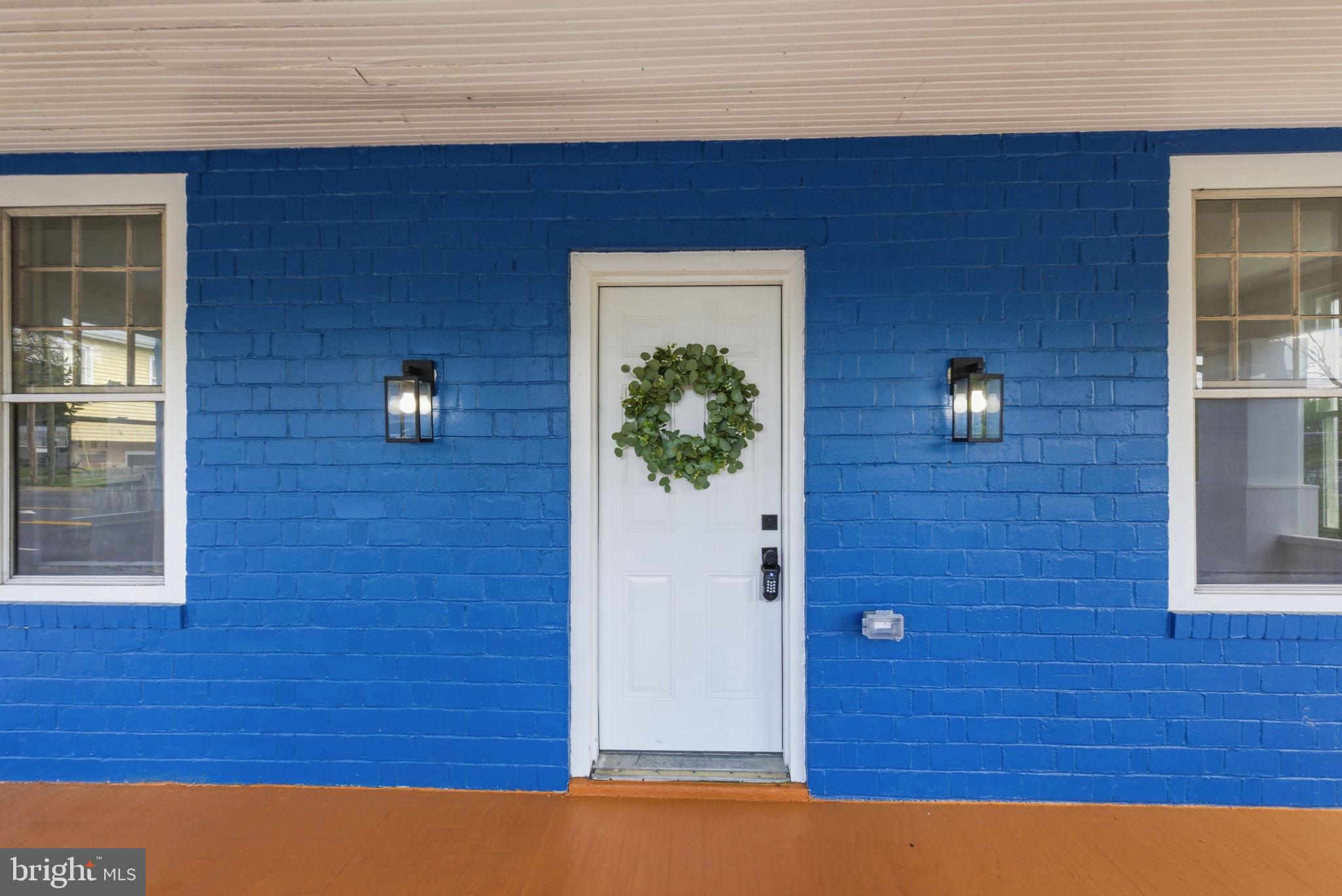 1101 N ROYAL AVENUE N